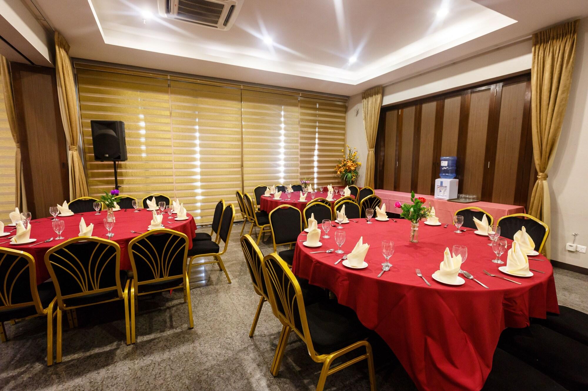 Salón de Baile 56 Hotel