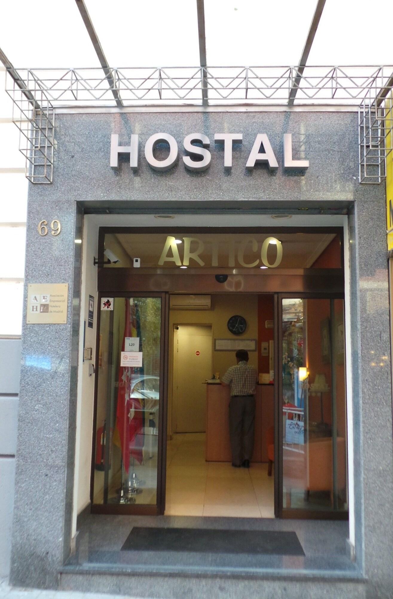 Vista Exterior Hostal JQC Ártico