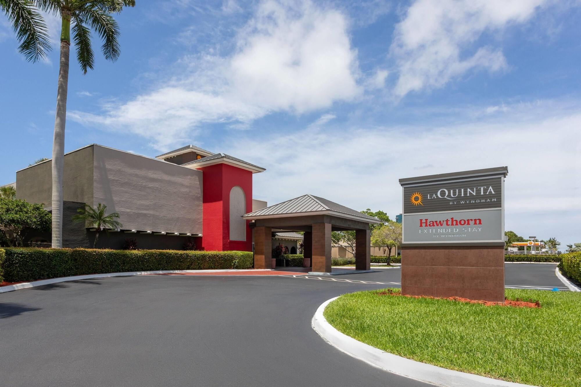 Vista Exterior La Quinta Inn & Suites by Wyndham Ft Lauderdale Cypress Cr