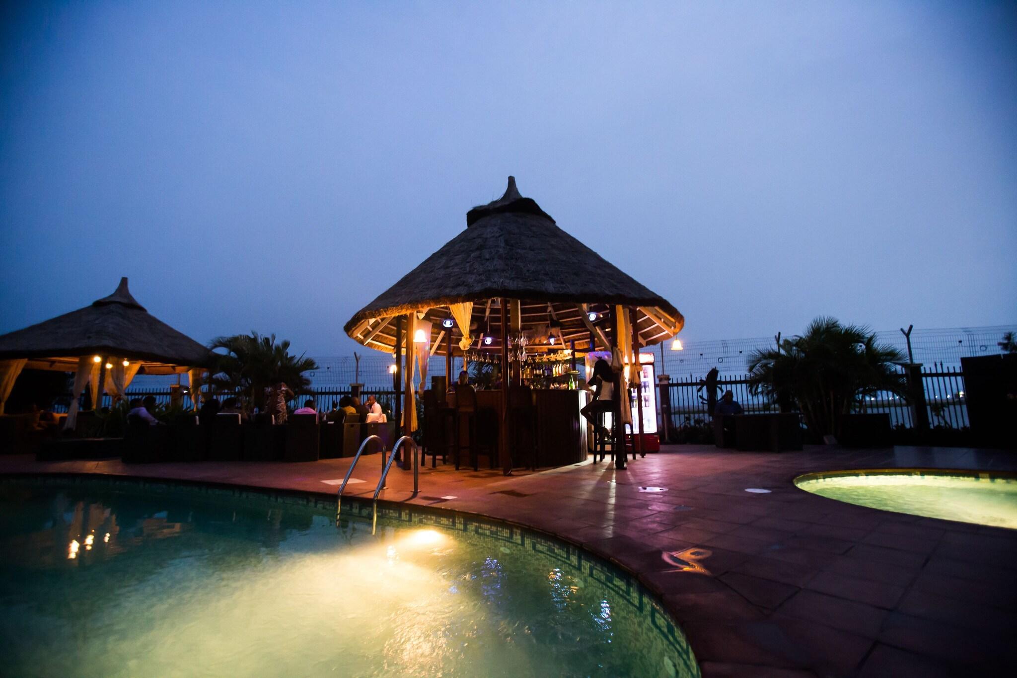 Vista Piscina Hotel Bon Voyage