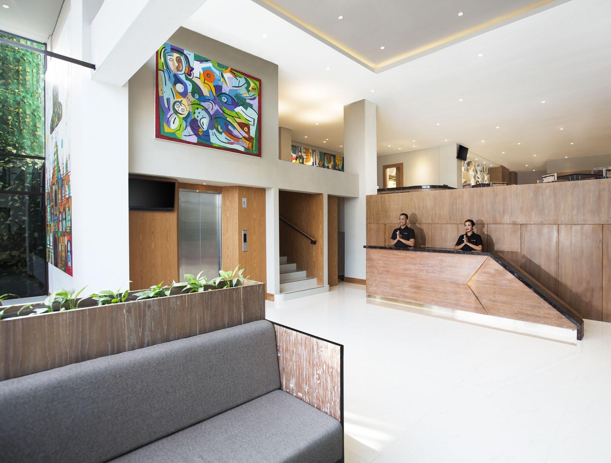 Vista Lobby Yellow Star Ambarukmo Hotel