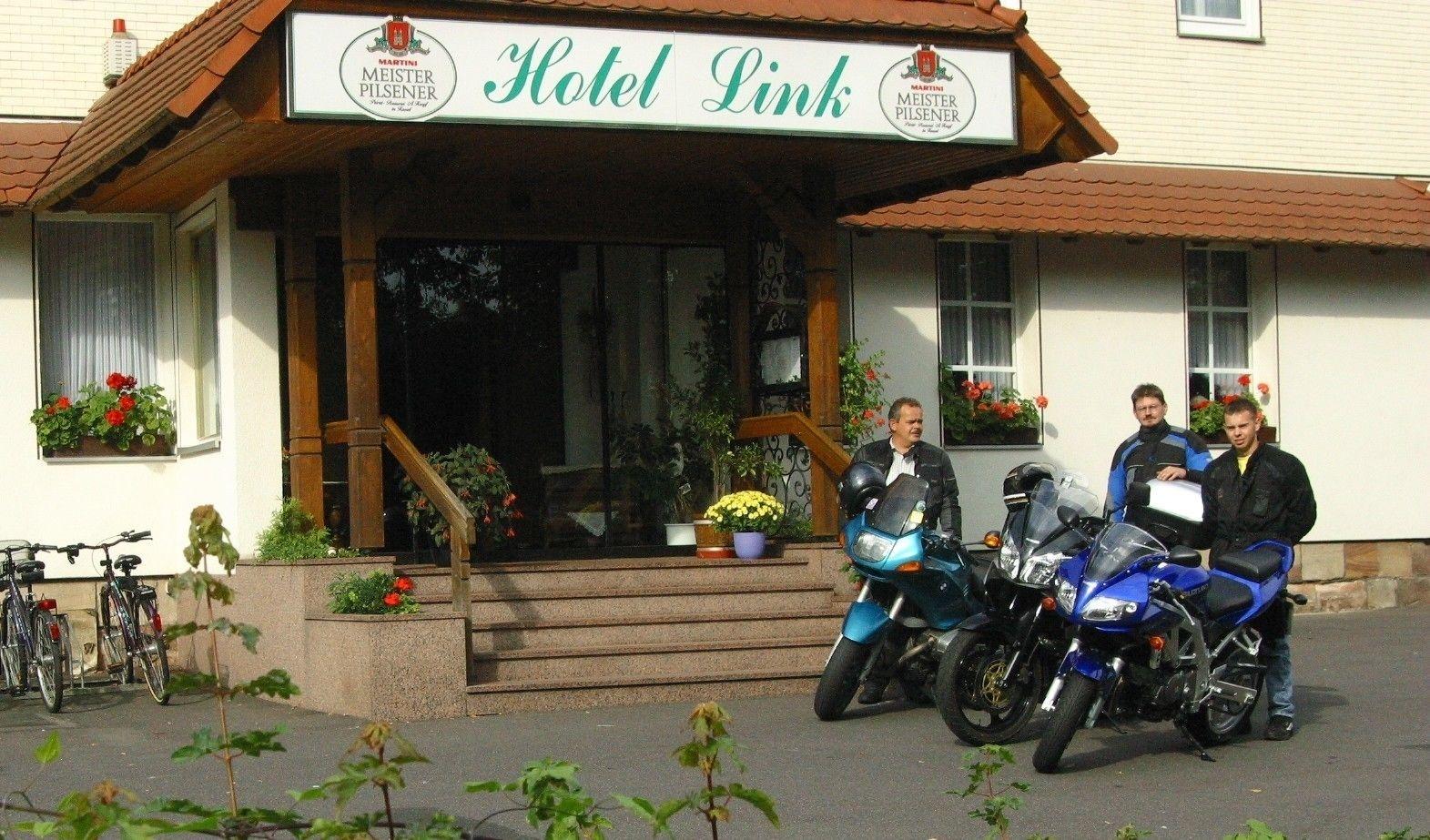 Vista Exterior Hotel Link & Restaurant