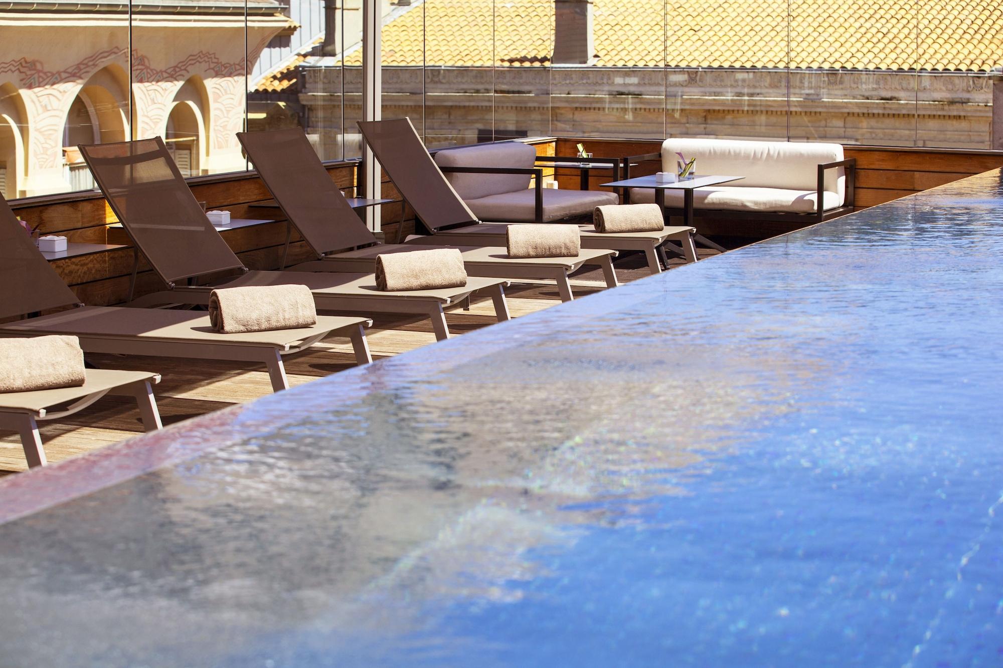 Vista Piscina Five Seas by Inwood Hotels