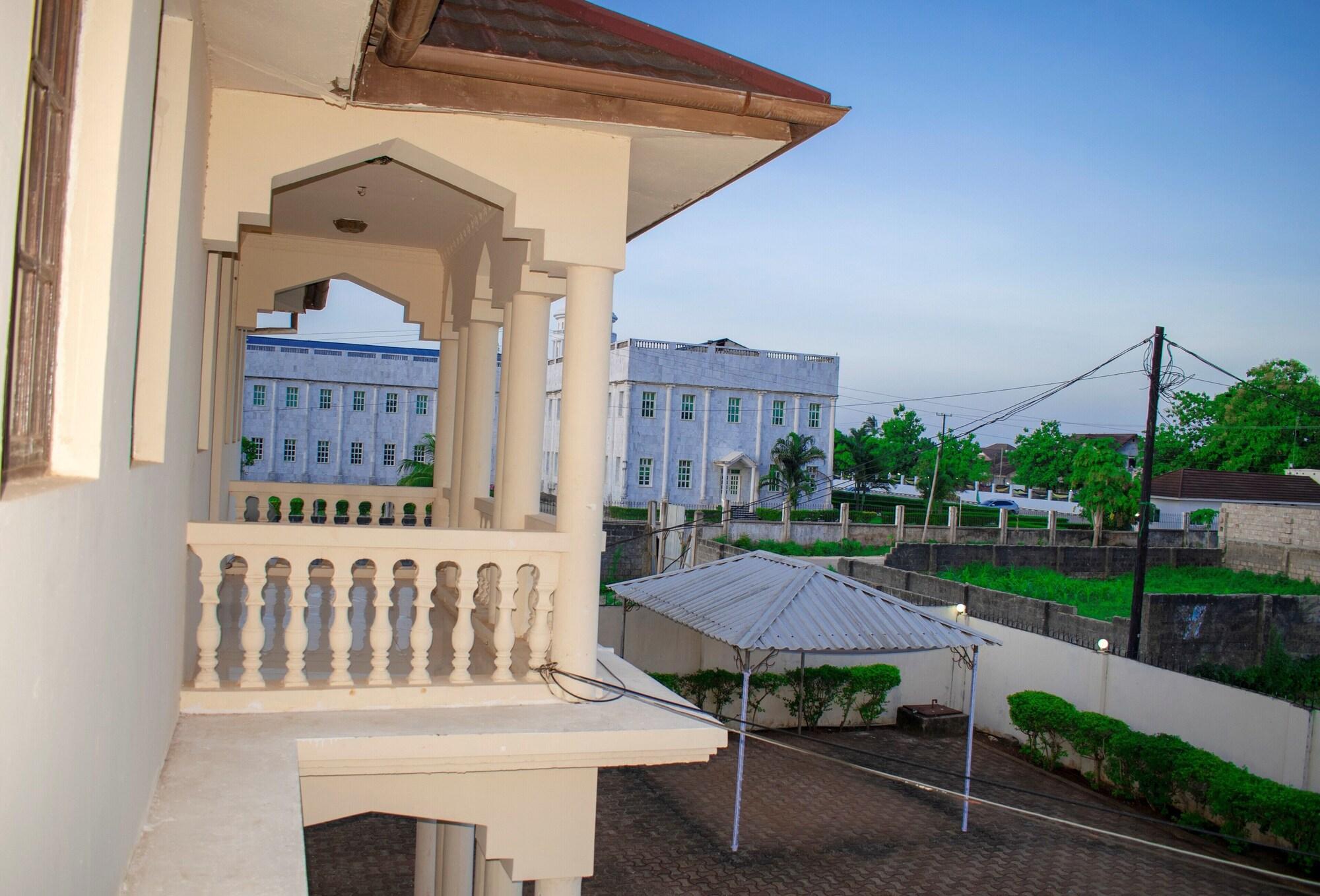 Vista Exterior Sulkhan Serviced Apartment