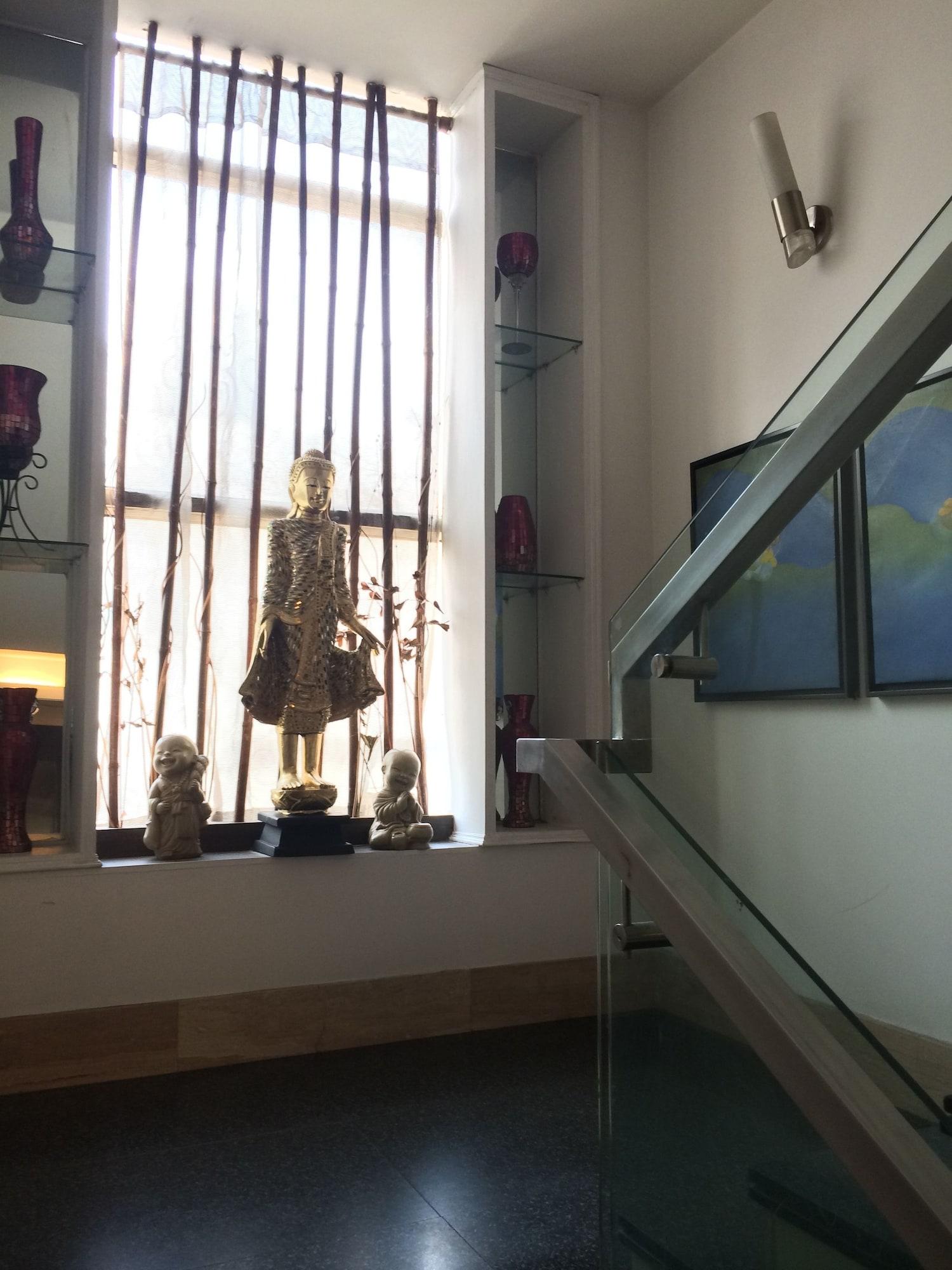 Varios Emblem Hotel, New Friends Colony