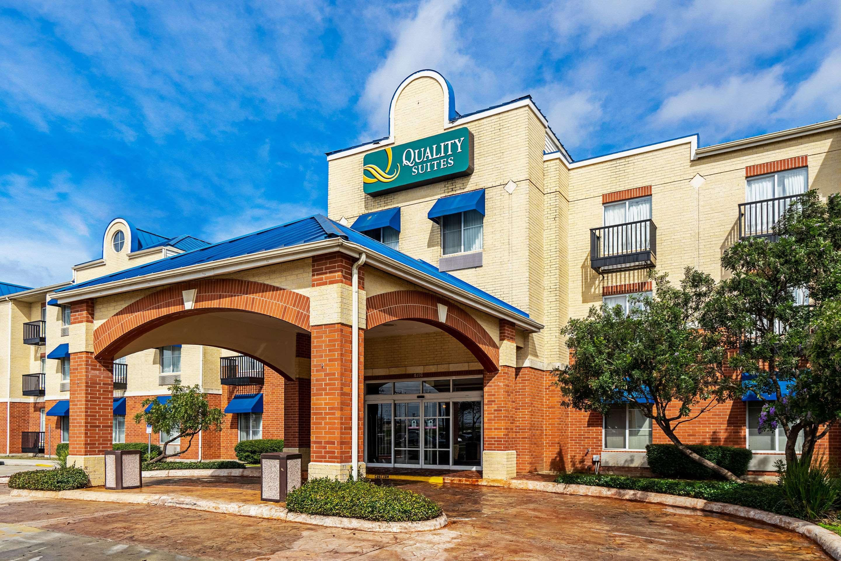 Vista Exterior Quality Suites North