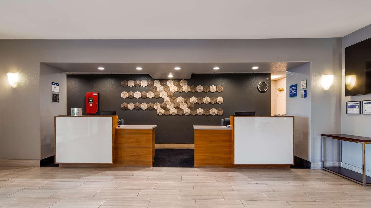 Vista Lobby Best Western Boerne Inn & Suites