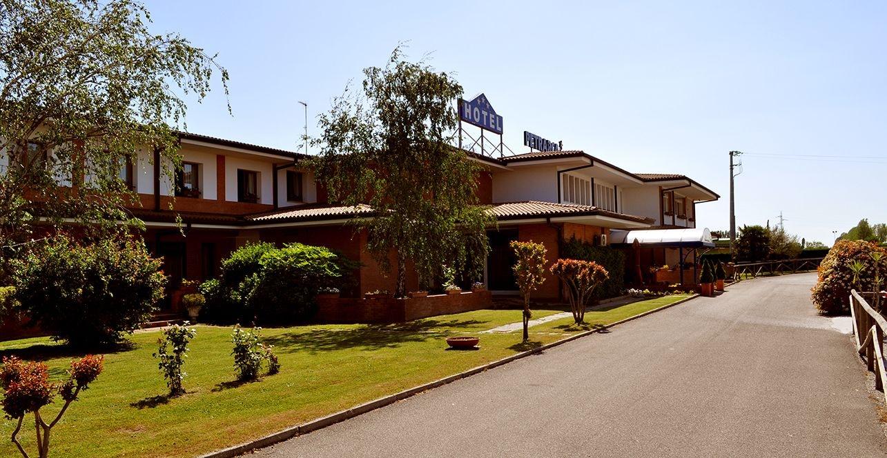 Vista Exterior Hotel Petrarca
