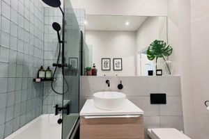 Alquiler Vacacional - Mid-Century Apartment, Near The Quays & Docks