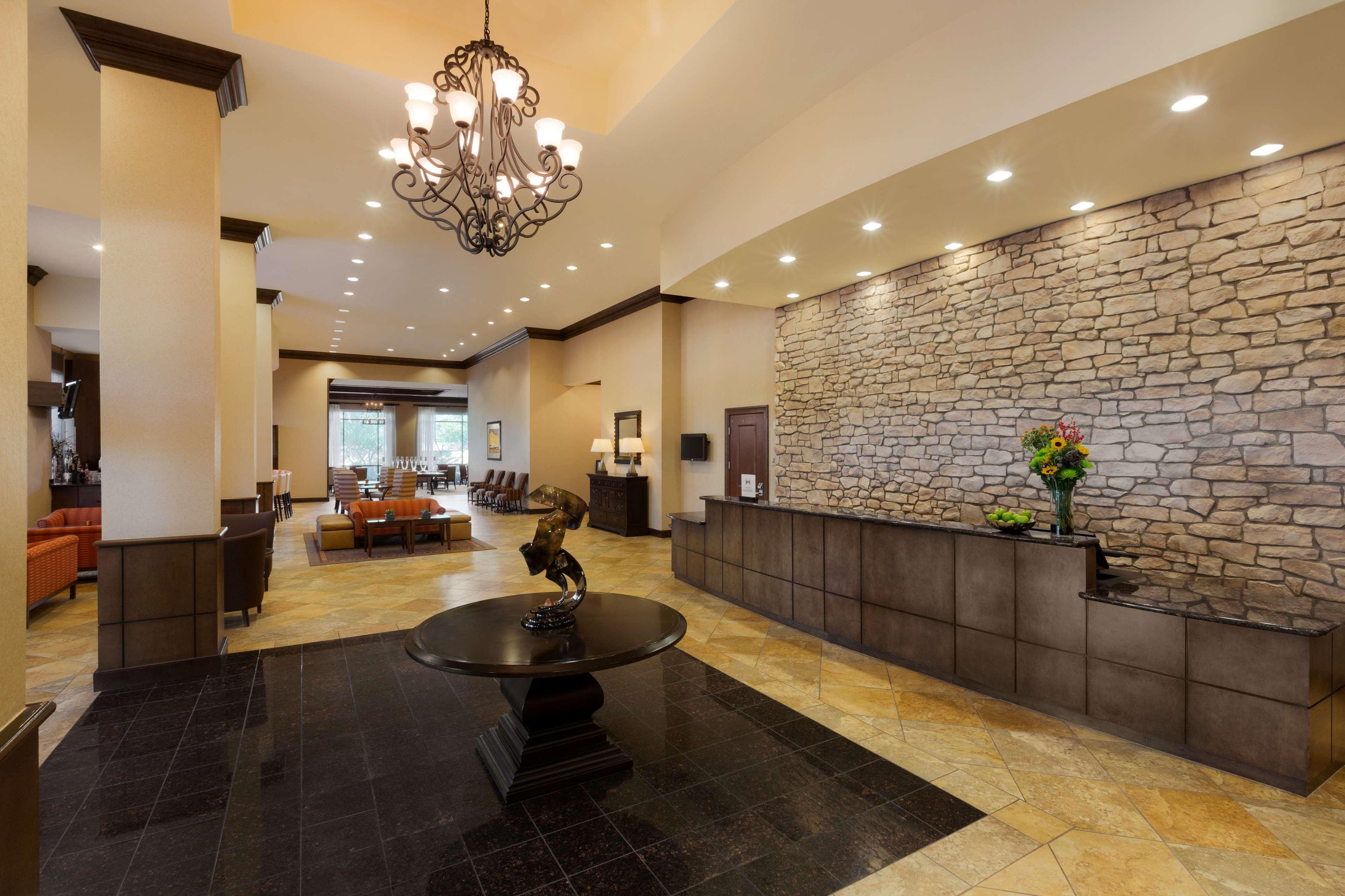 Vista Lobby Hilton Phoenix Chandler