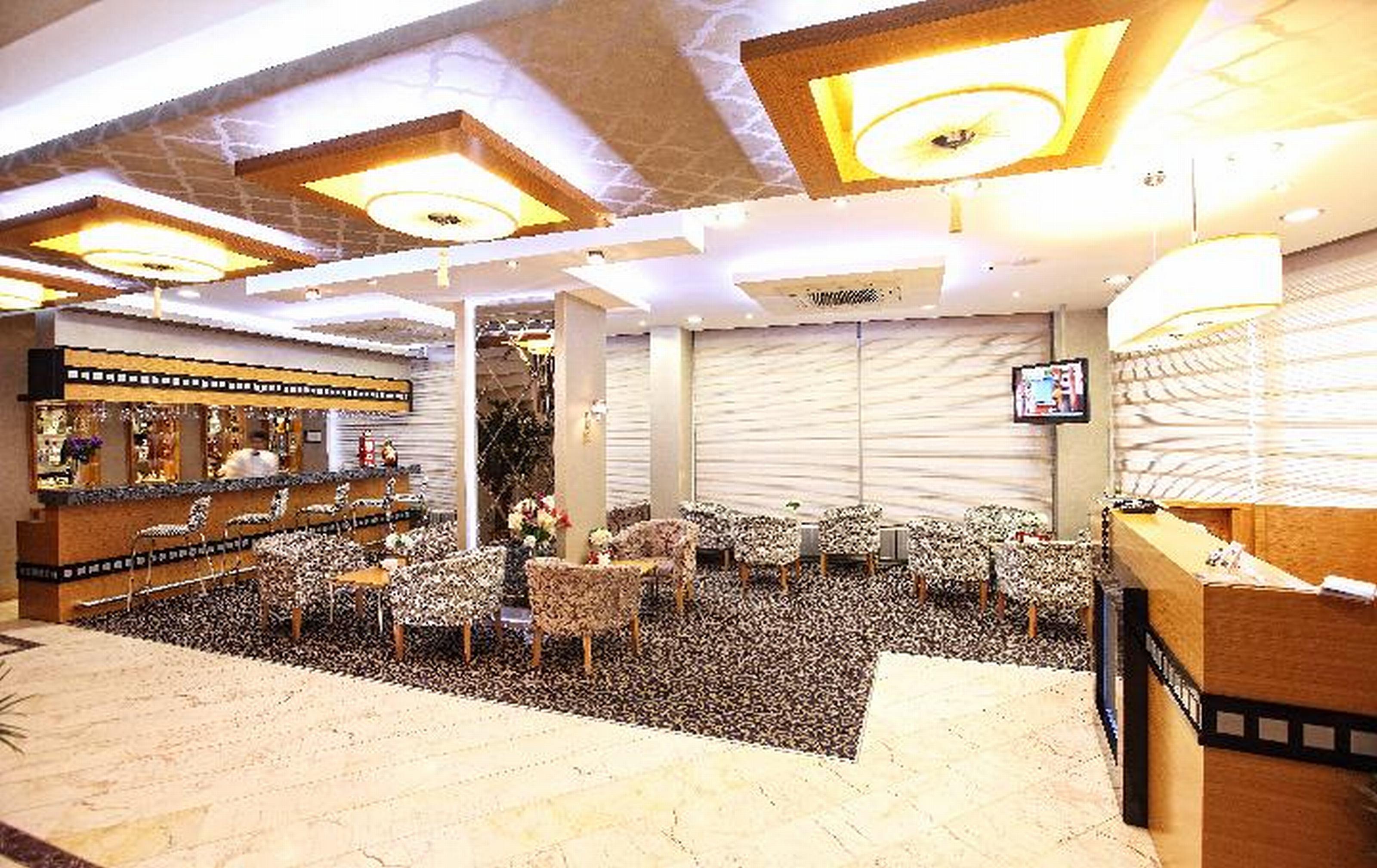 Vista Lobby Aspalace Hotel