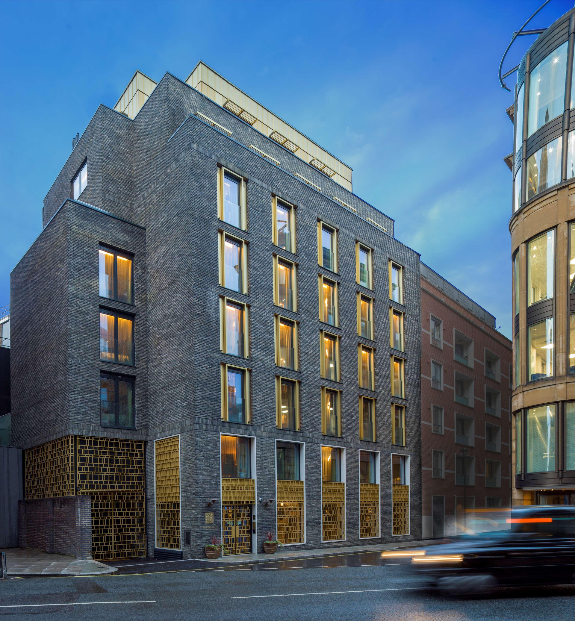 Vista Exterior The Guardsman Hotel and Residences