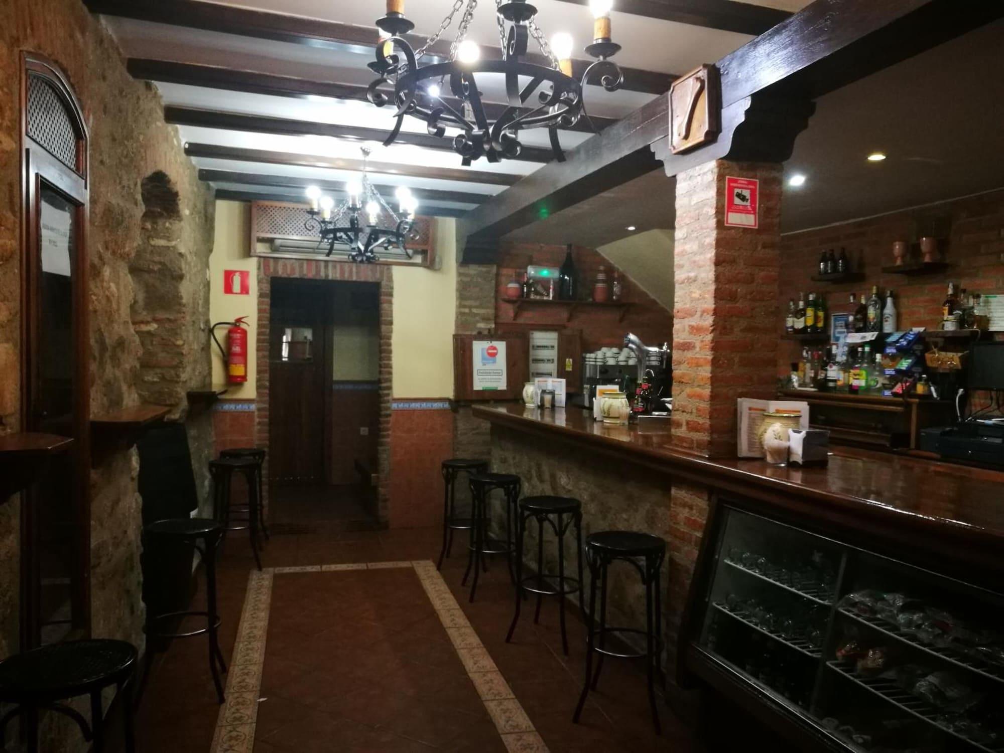 Bar/Salón Hostal Hueso