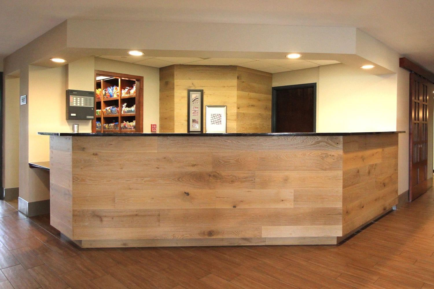 Vista Lobby Country Inn & Suites by Radisson, Sandusky South, OH