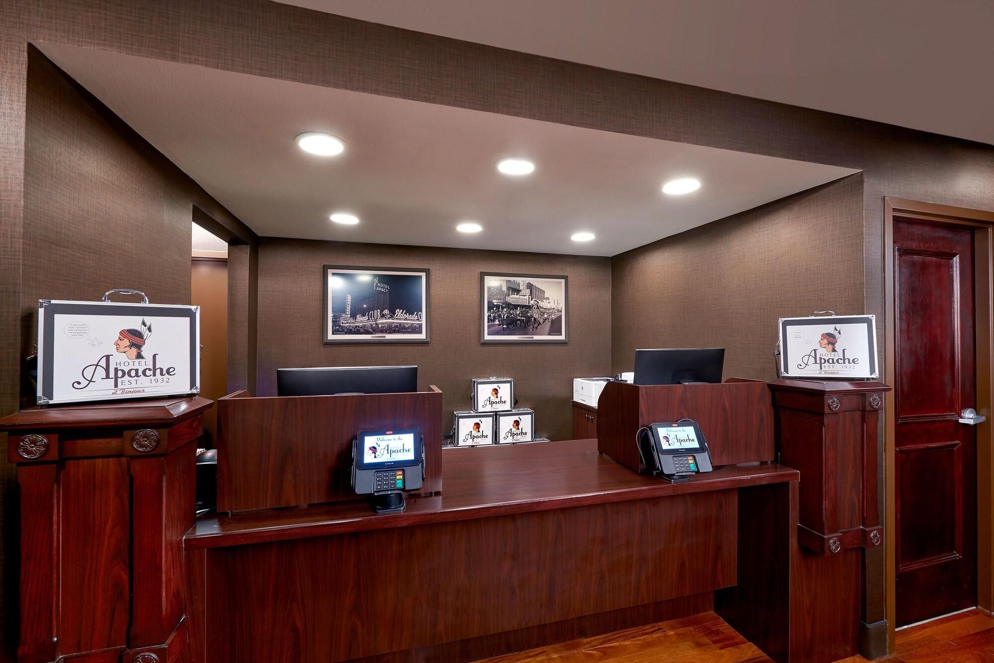 Vista Lobby Hotel Apache