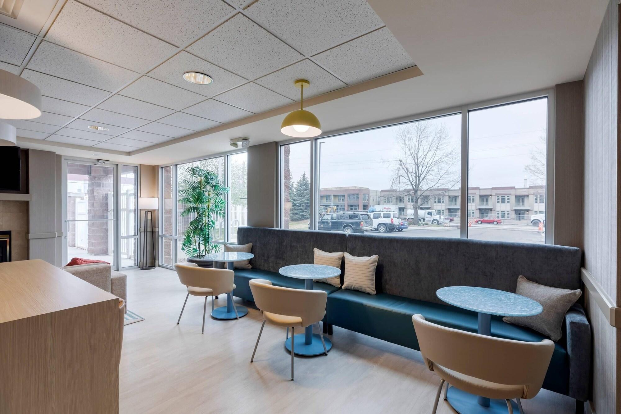 Vista Lobby Comfort Inn & Suites Boulder