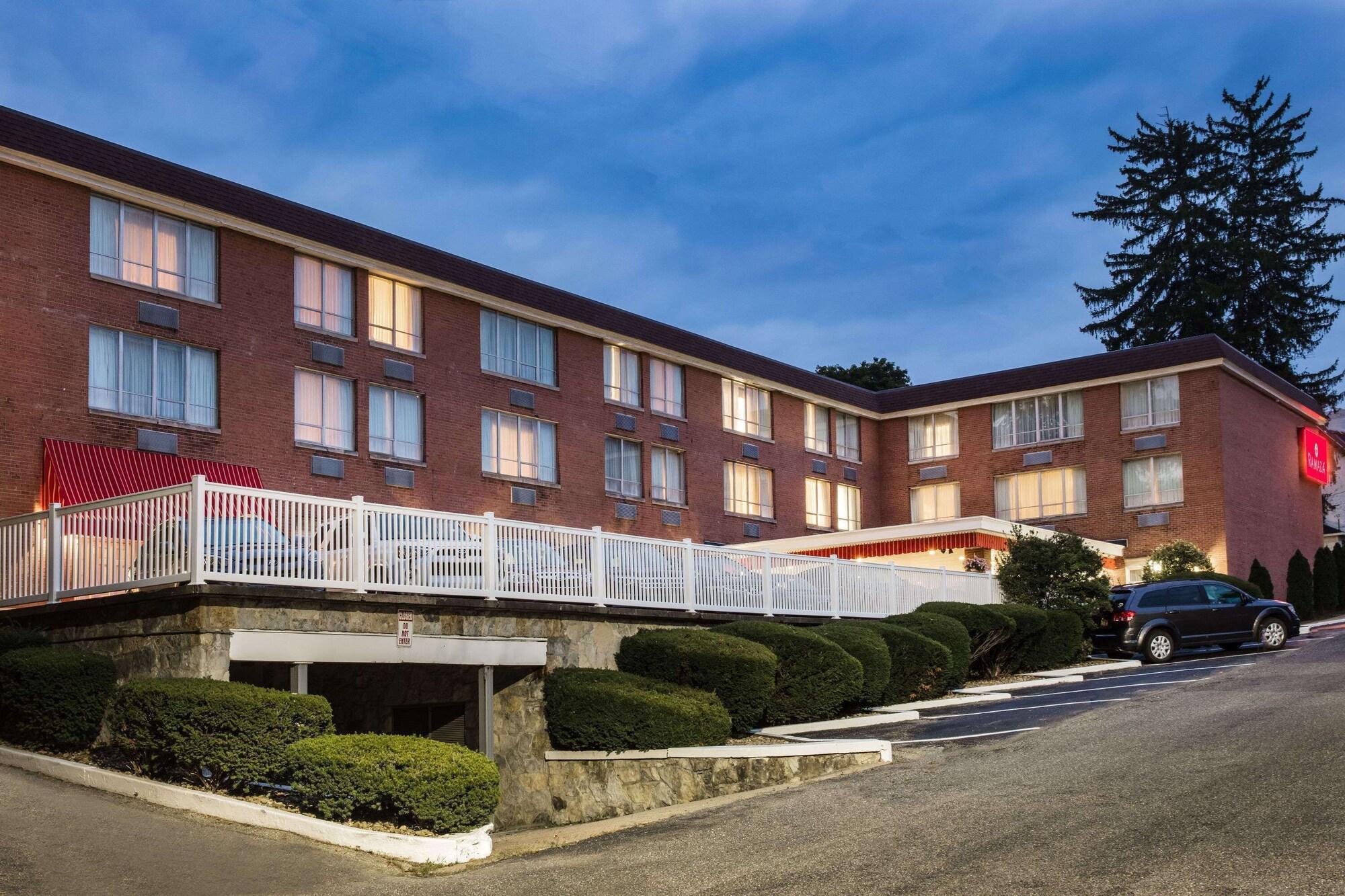 Vista Exterior Ramada by Wyndham Ligonier