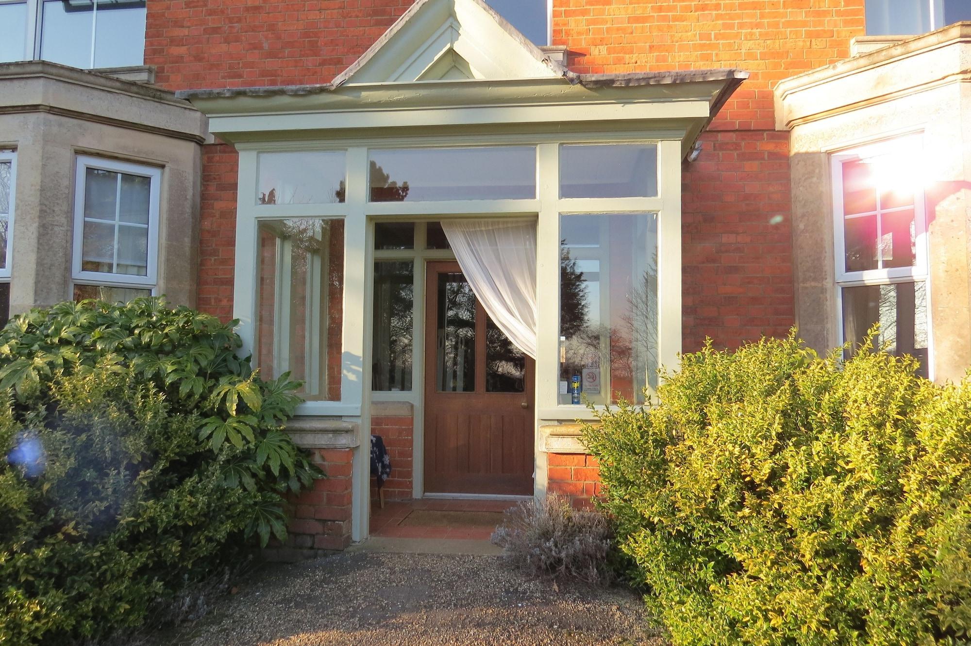 Varios Furtho Manor Farm