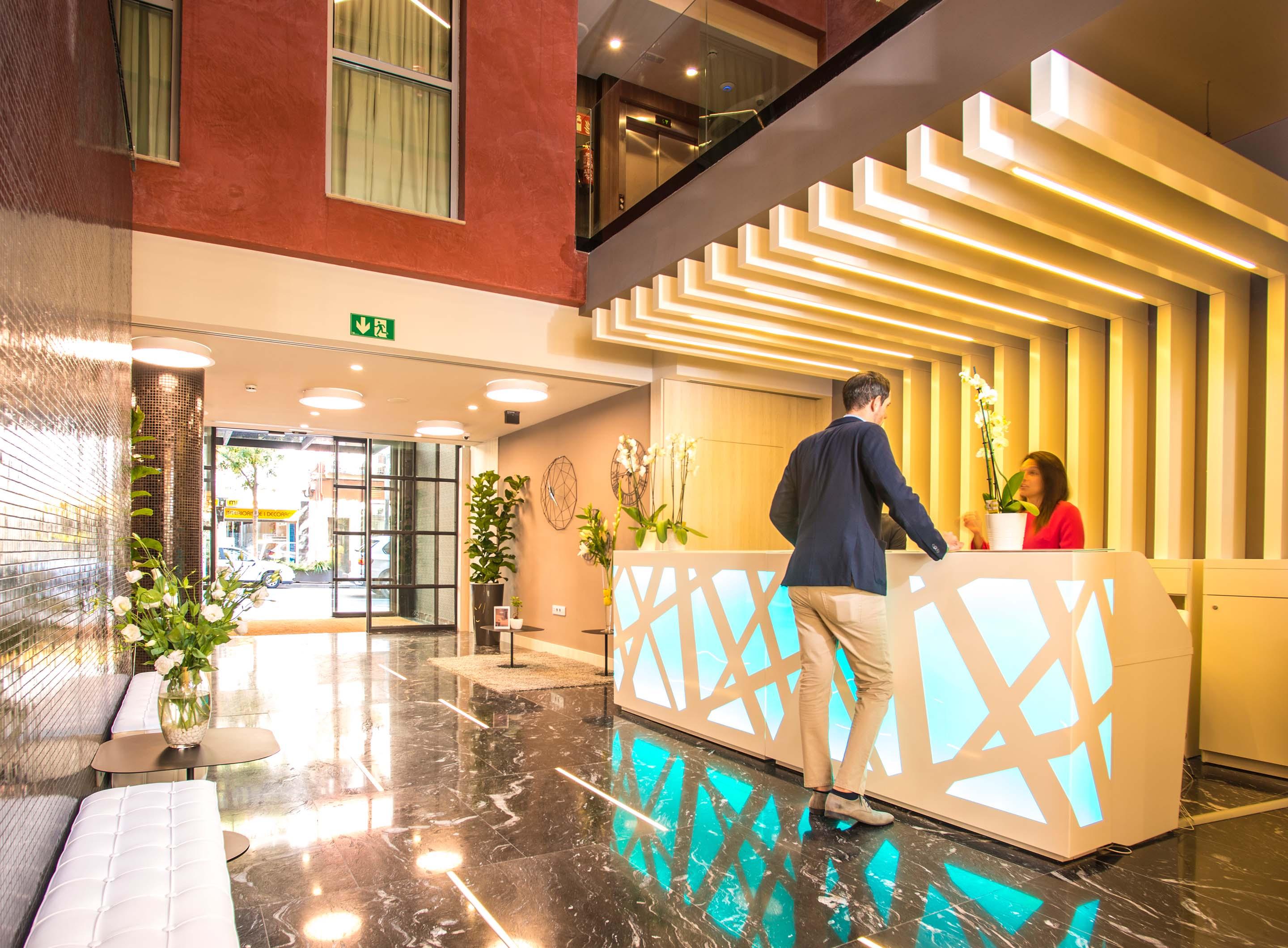 Vista Lobby Arya Stadium Hotel