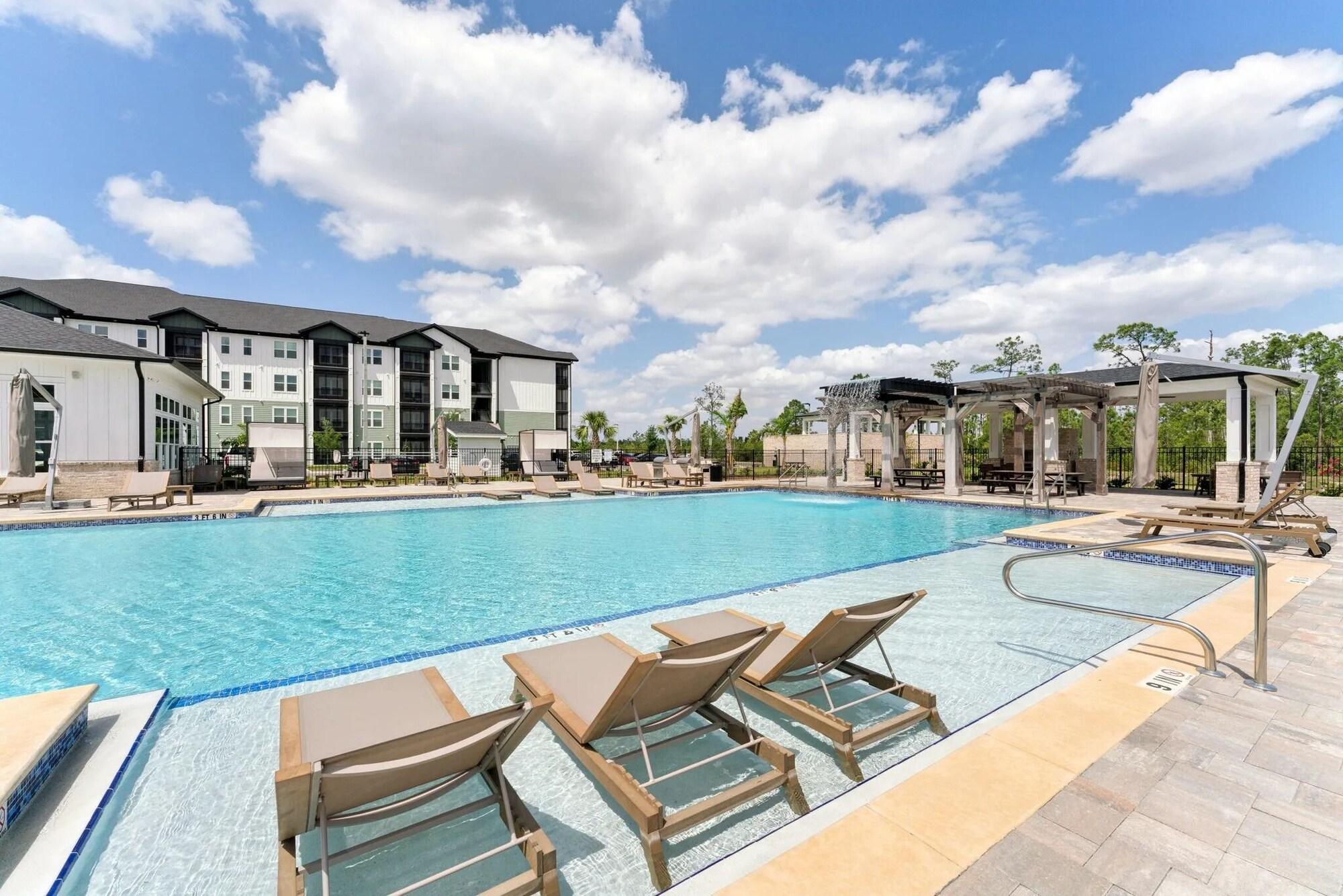 Varios Landing Apartments Fort Myers near Olympia Pointe