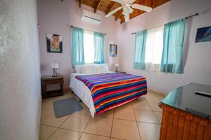 Alquiler Vacacional - Iguana Apartment: Charming 1-bedroom apartment in peaceful Roatan with WiFi, AC