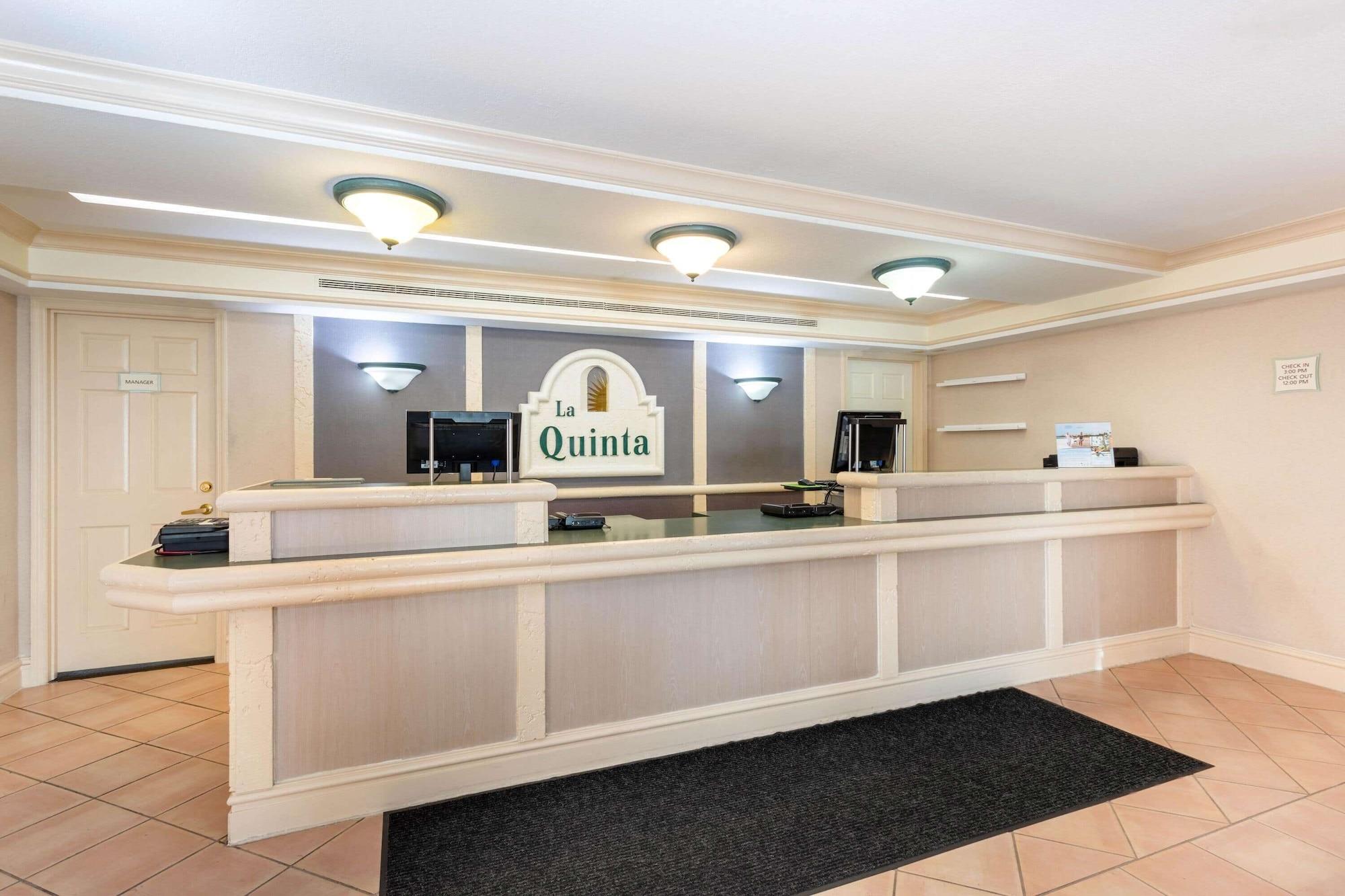 Vista Lobby La Quinta Inn by Wyndham Tallahassee North