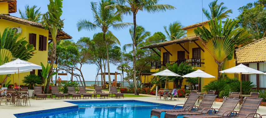 Vista da piscina da hospedagem Arraial Bangalô Praia Hotel - Foto 1