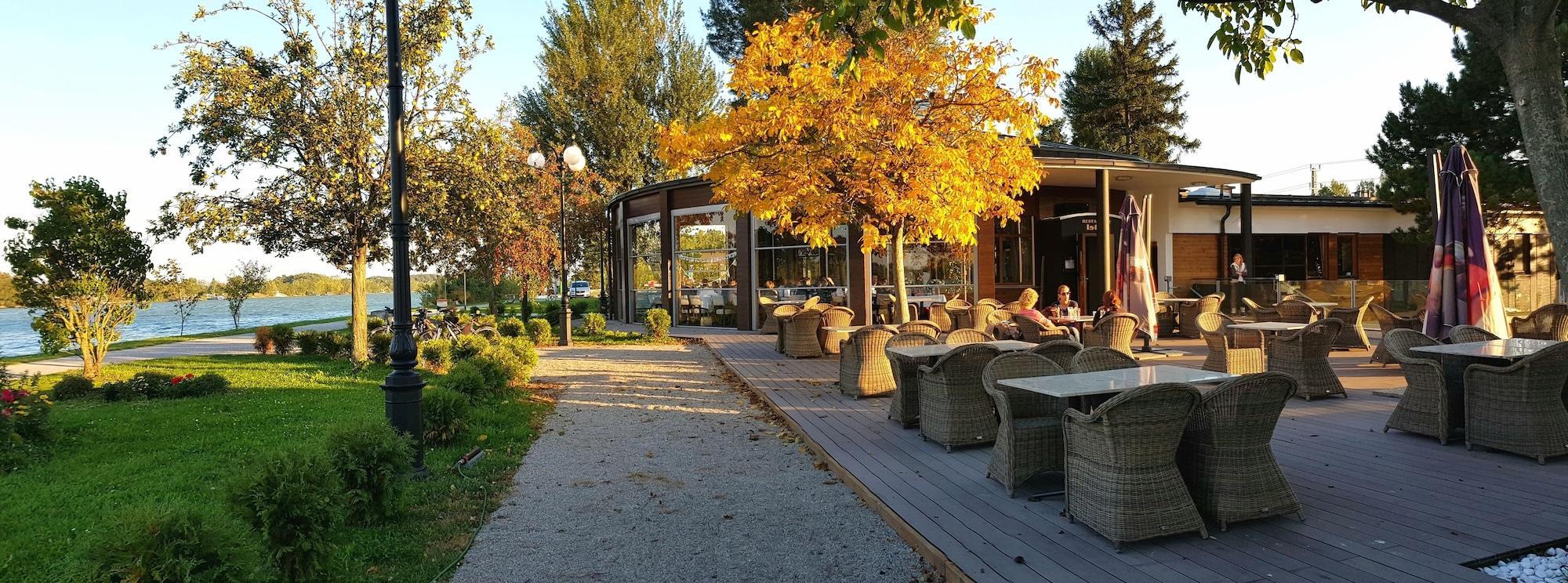 Instalaciones Recreativas River Lodge