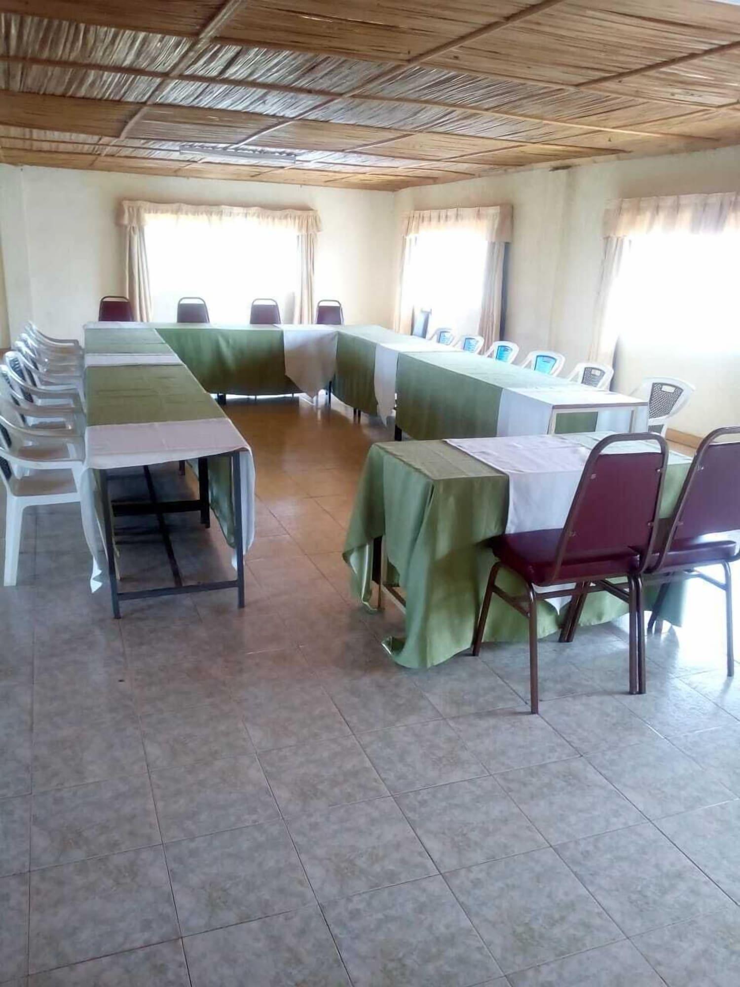 Bar/Salón Racecourse Inn Hotel