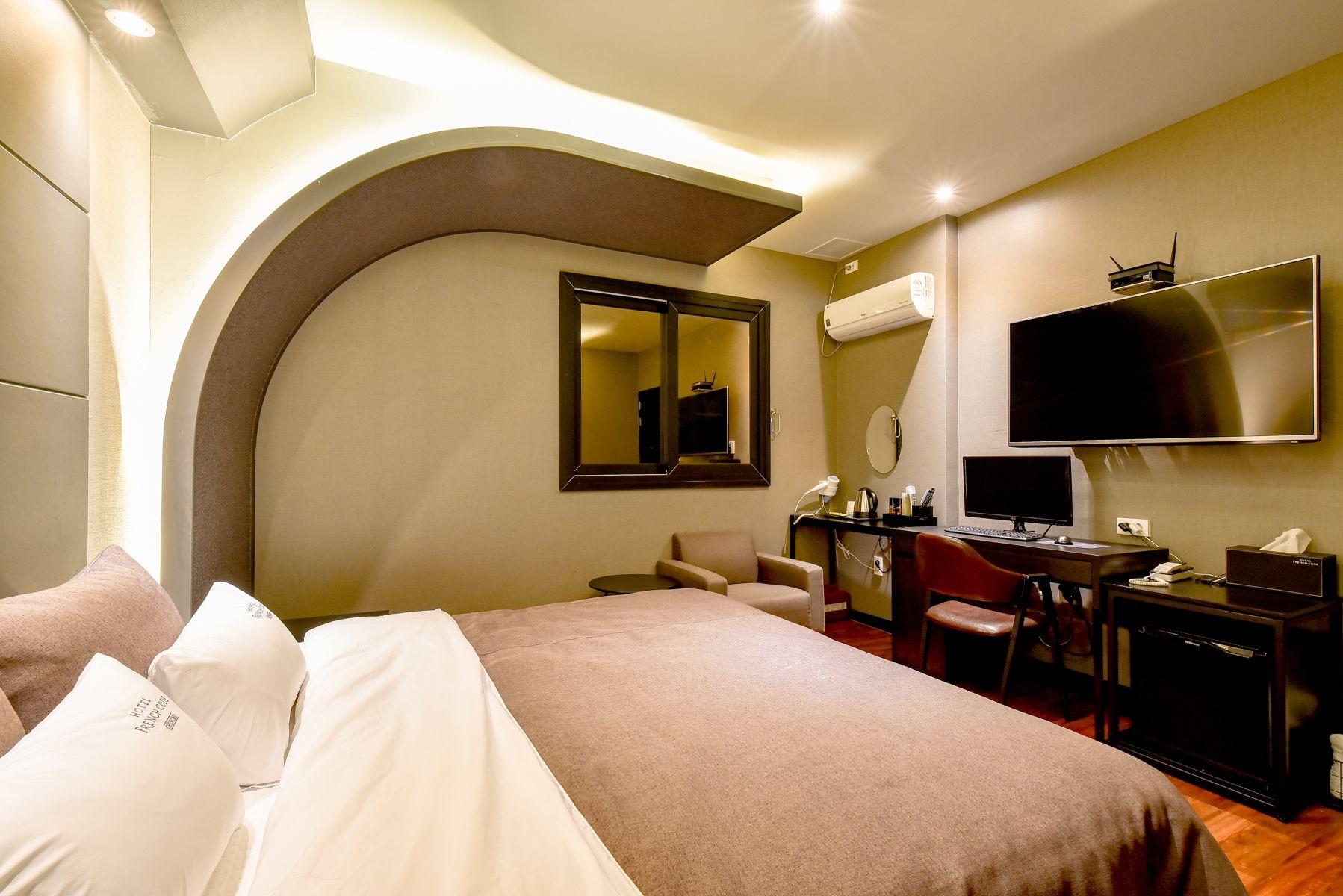 Set de Habitación French Code Hotel