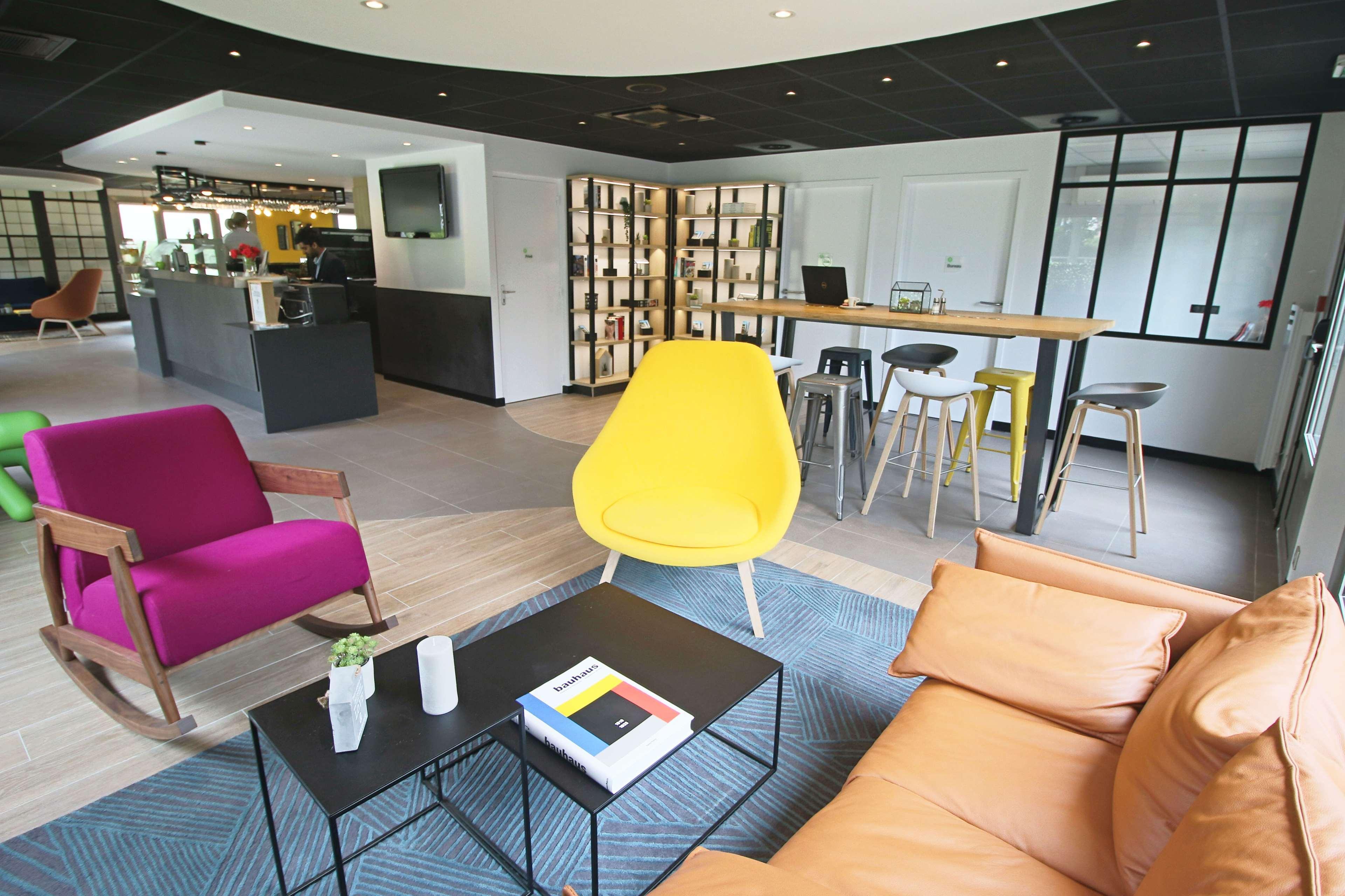 Vista Lobby Campanile Senlis