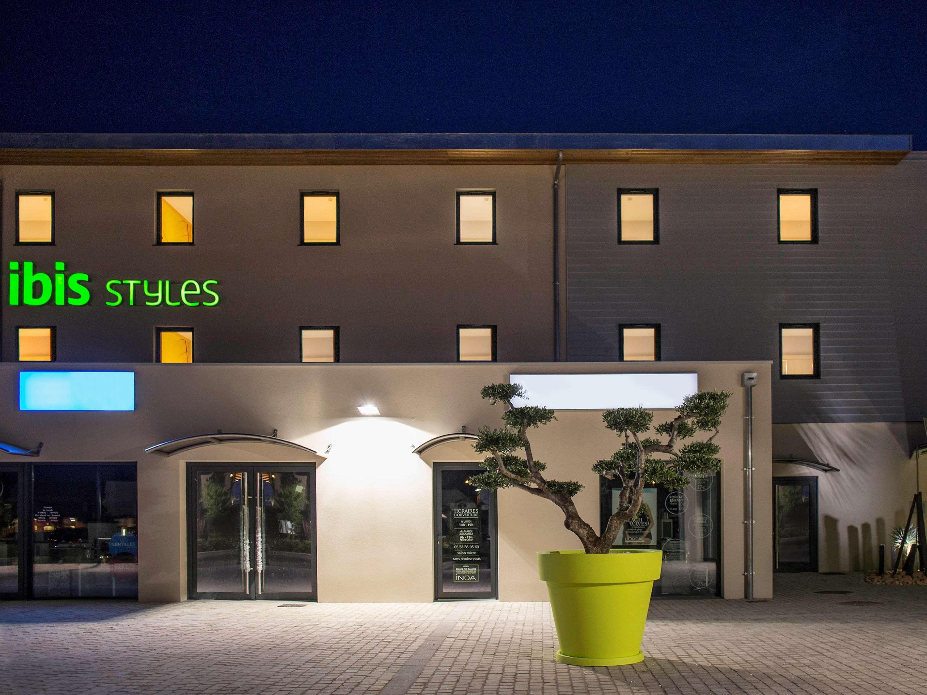 Vista Exterior Ibis Styles Villeneuve Sur Lot