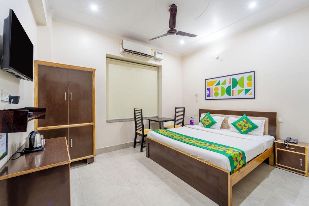 Varios Treebo AK Residency