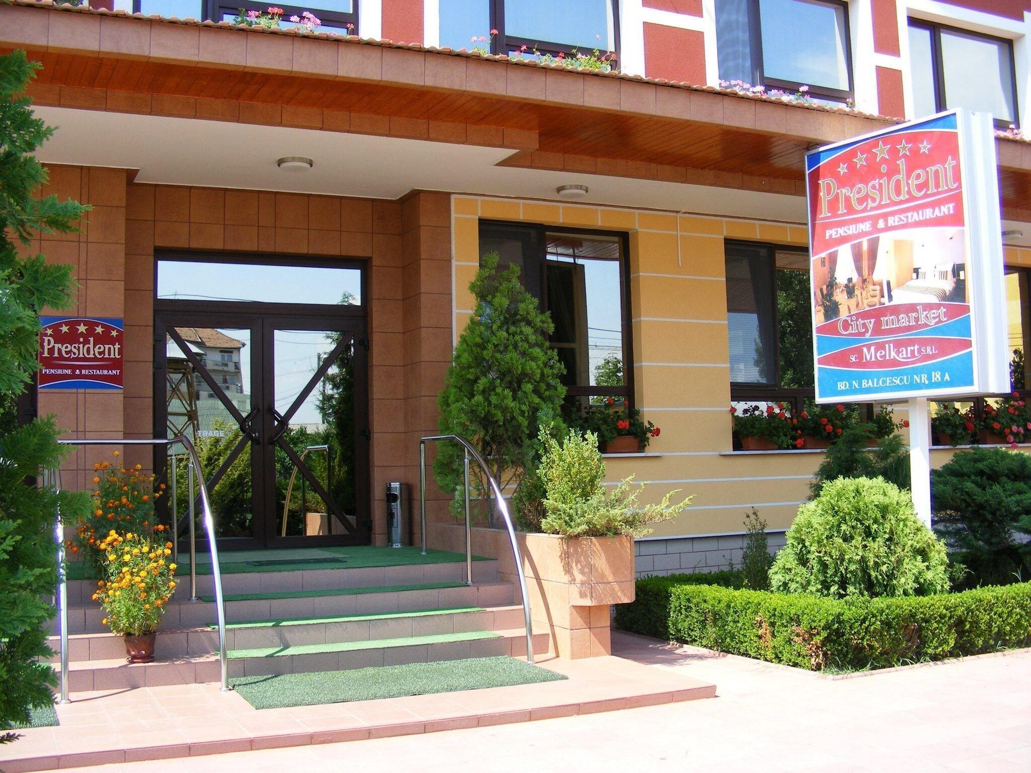 Vista Exterior Pensiunea President