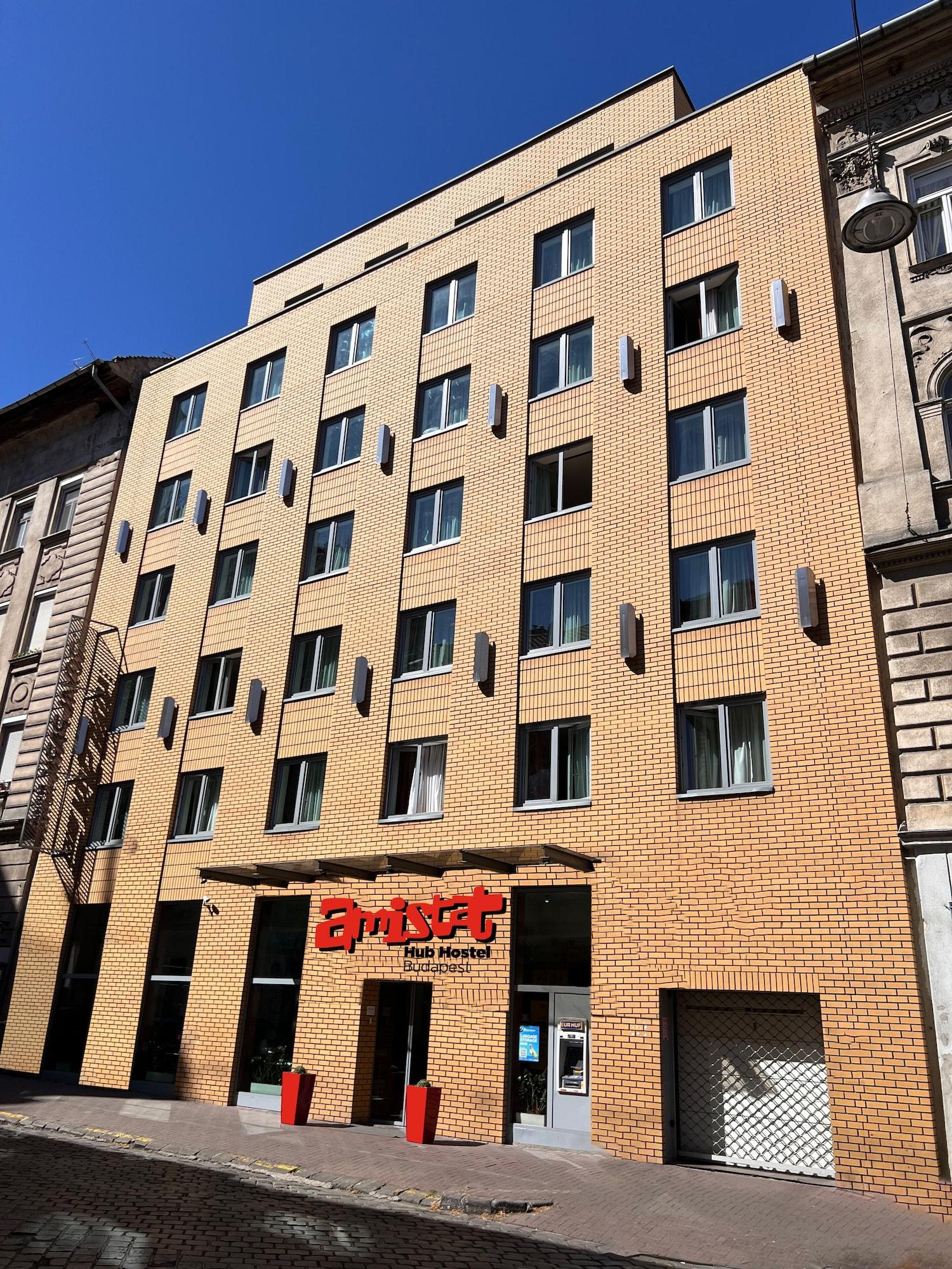 Vista Exterior AMISTAT Hub Hostel Budapest