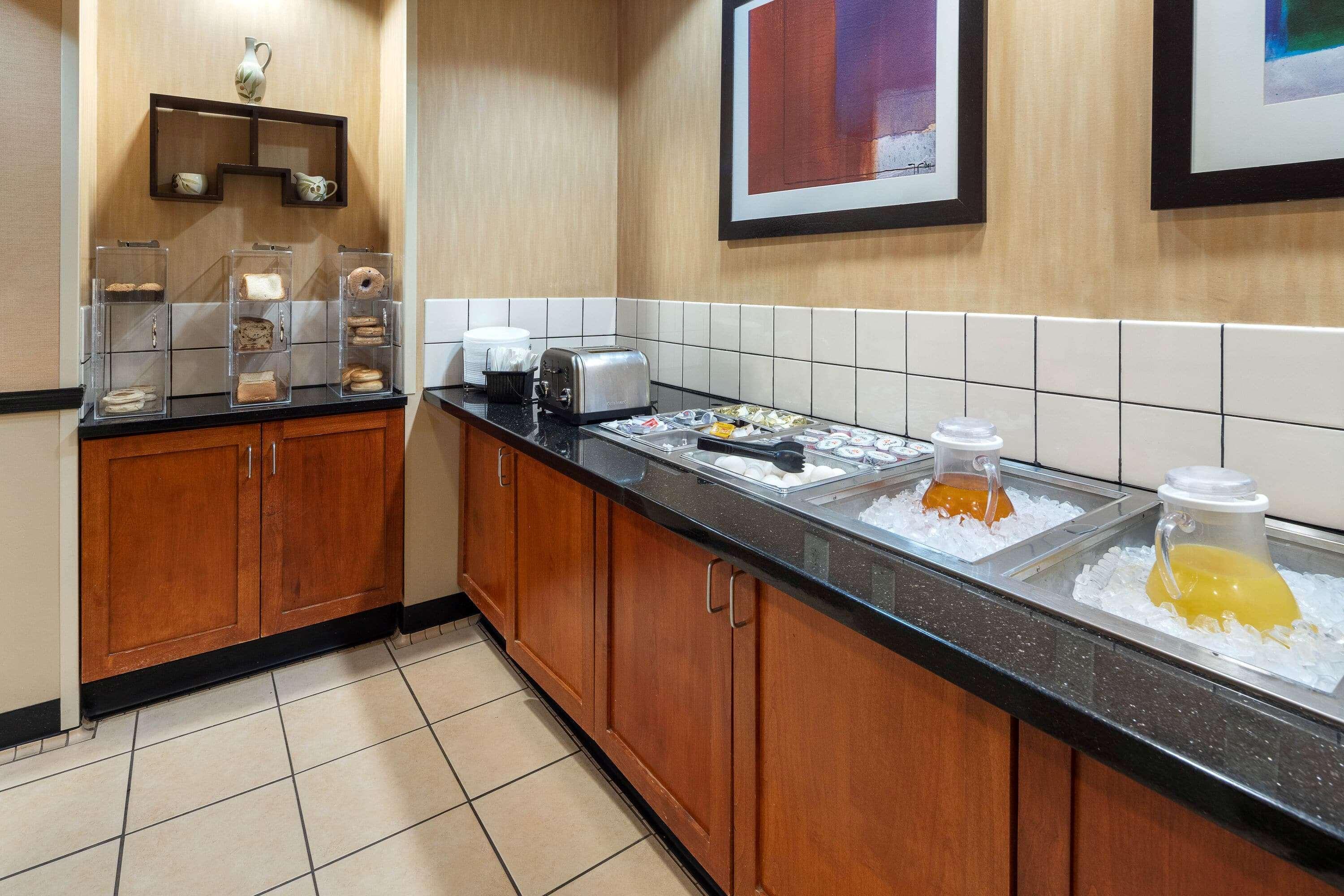 Restaurant La Quinta Inn & Suites by Wyndham Thousand Oaks-Newbury Park
