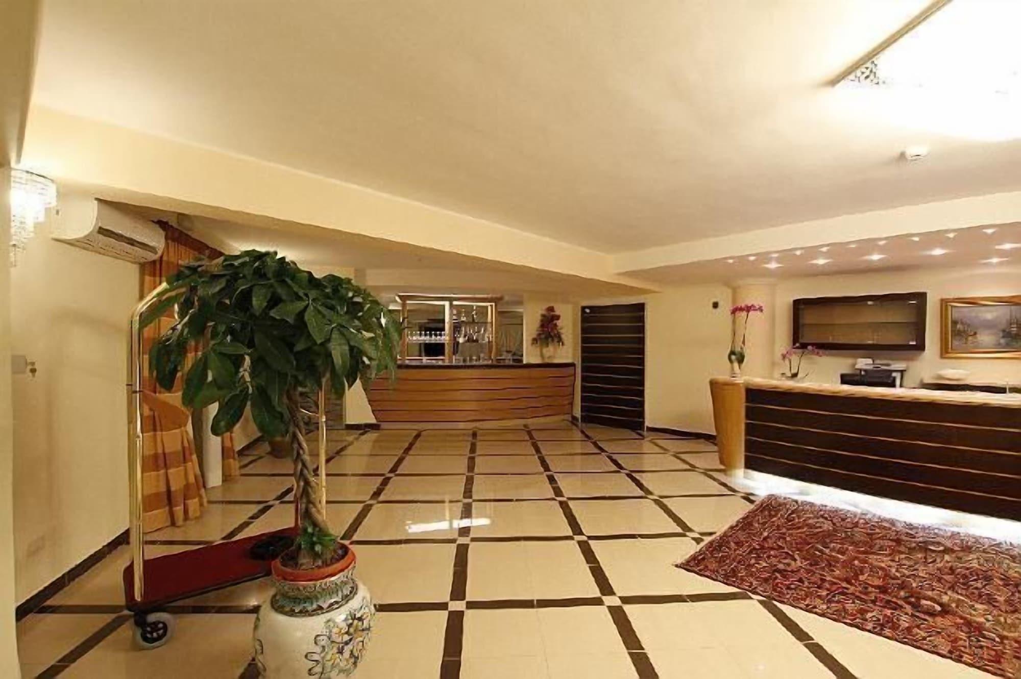 Vista Lobby Bouganville Palace Hotel