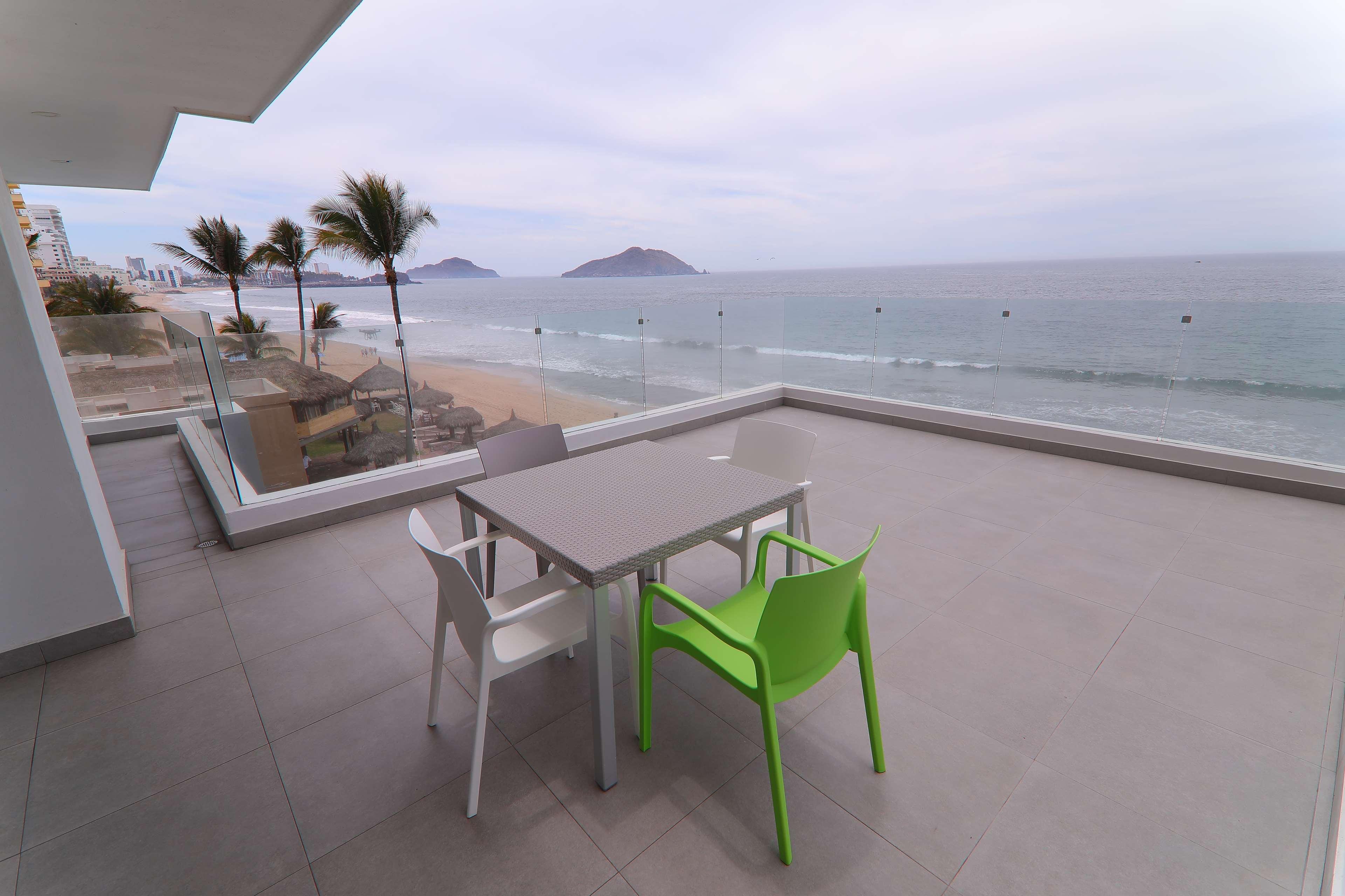 Vista Exterior Garner Hotel Mazatlan Beach by IHG