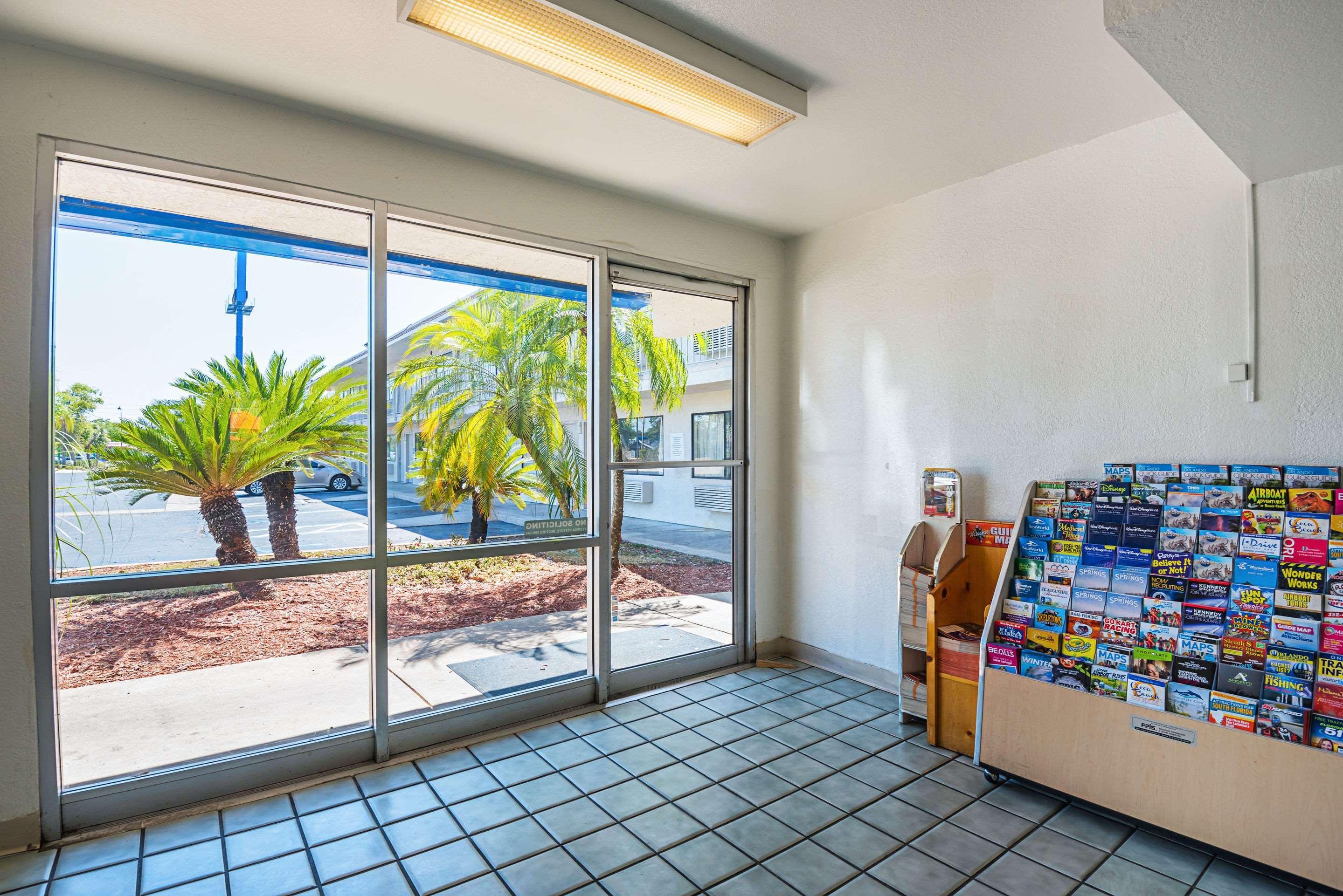 Vista Lobby Rodeway Inn Kissimmee Maingate West