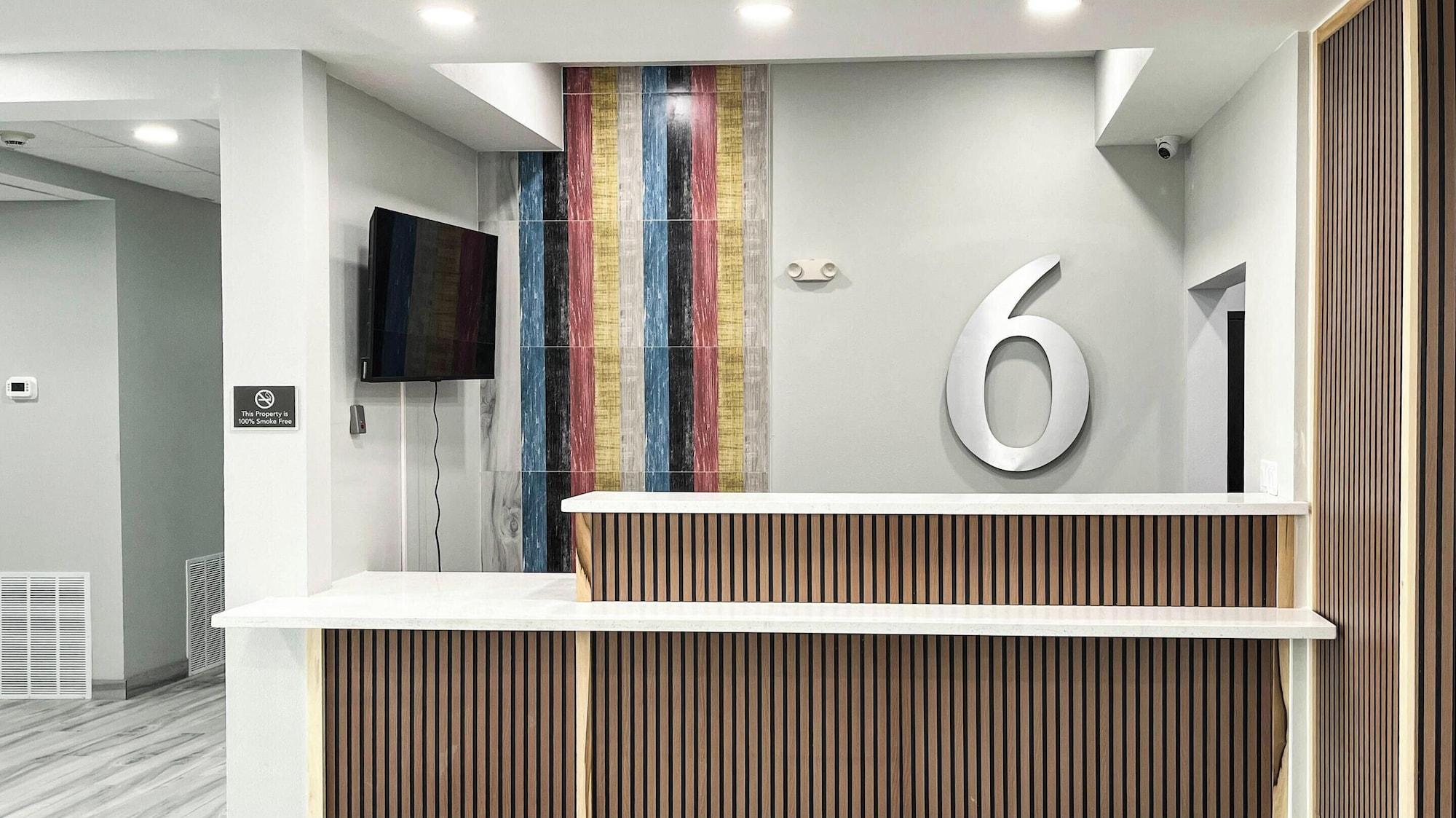 Vista Lobby Studio 6 Houston, TX – Pearland/Medical Center