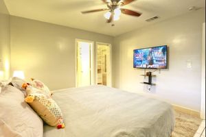 Alquiler Vacacional - Modern home away from home in a central location!