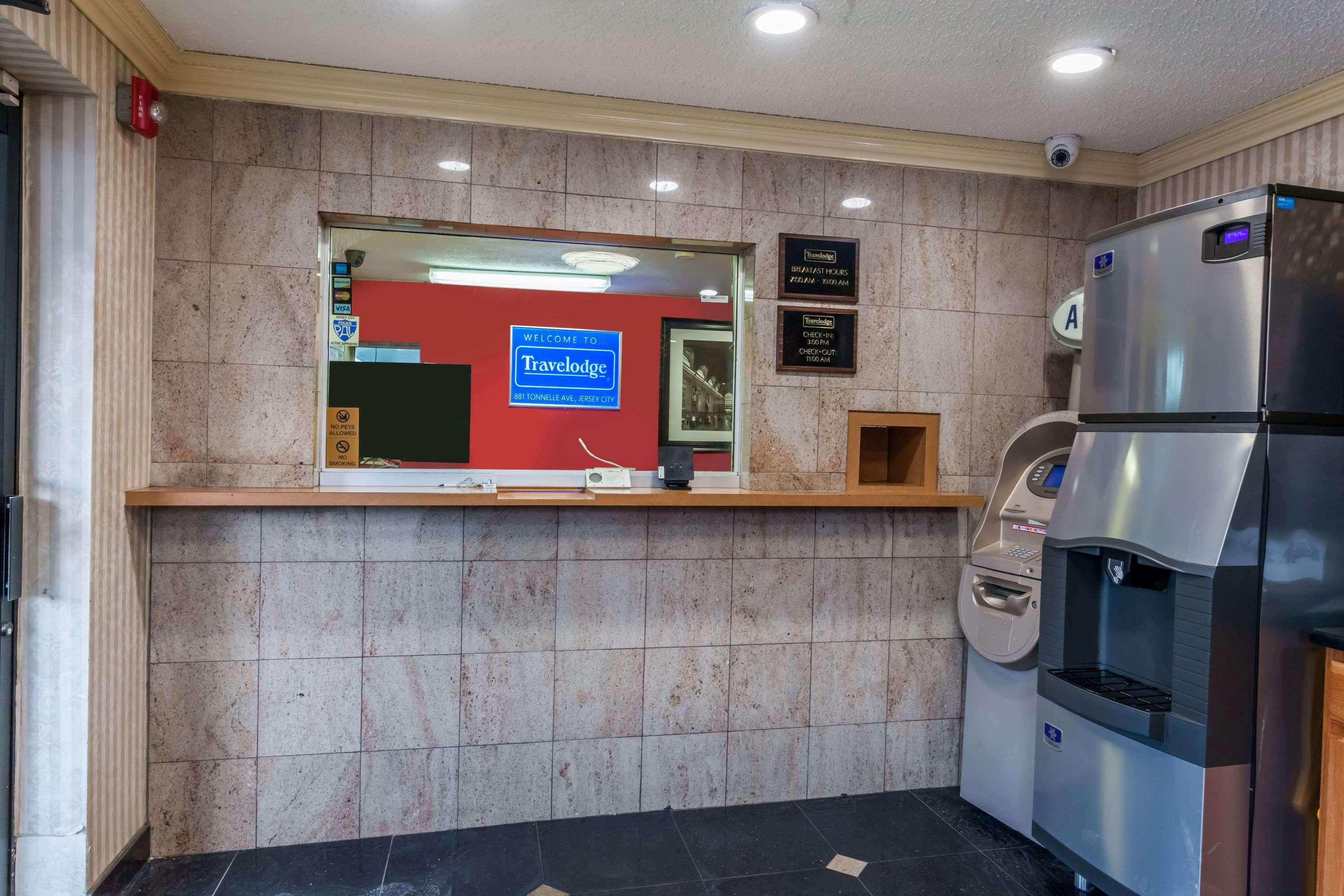 Vista Lobby Travelodge by Wyndham Jersey City