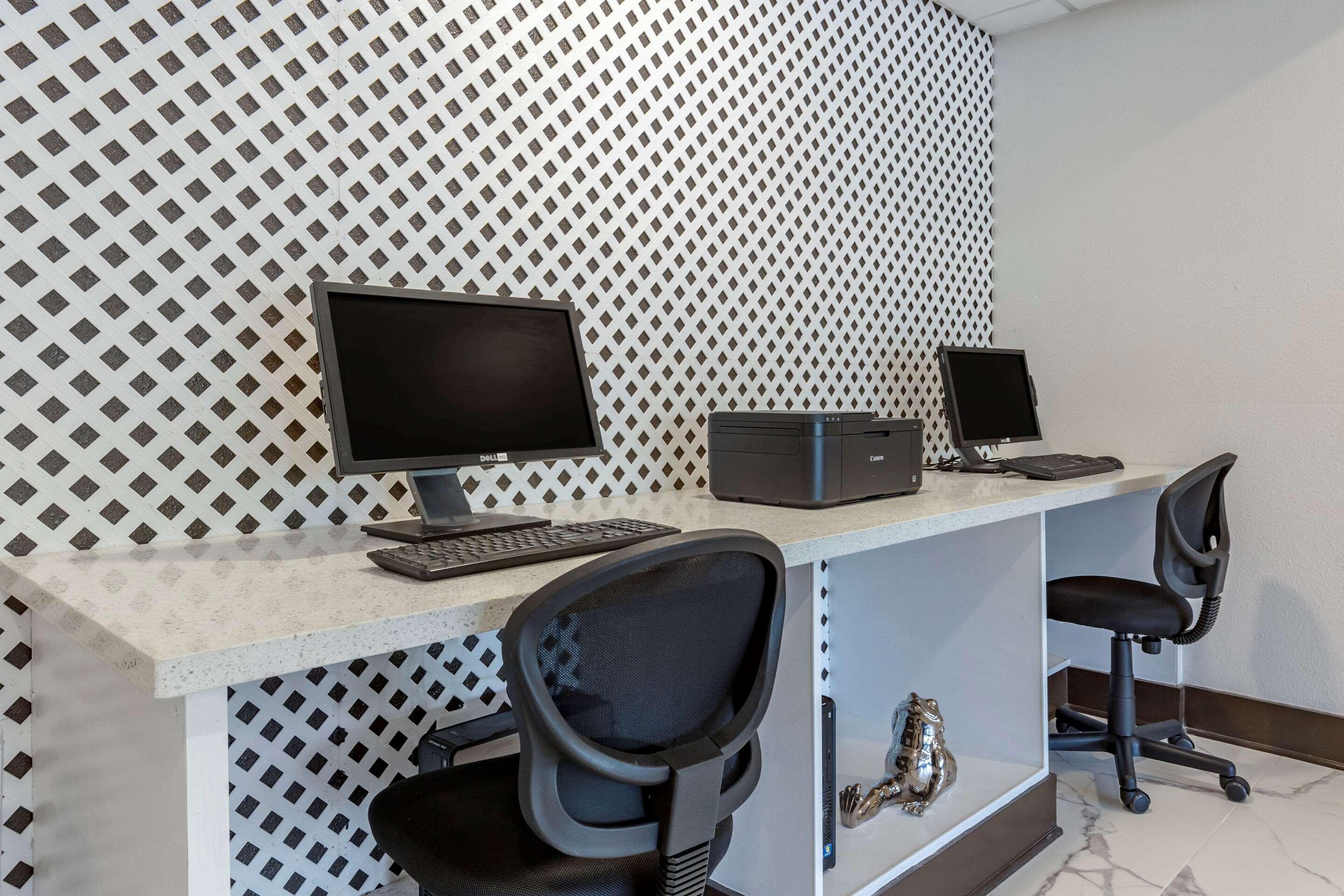 Centro de Negocios Clarion Pointe Raleigh Midtown