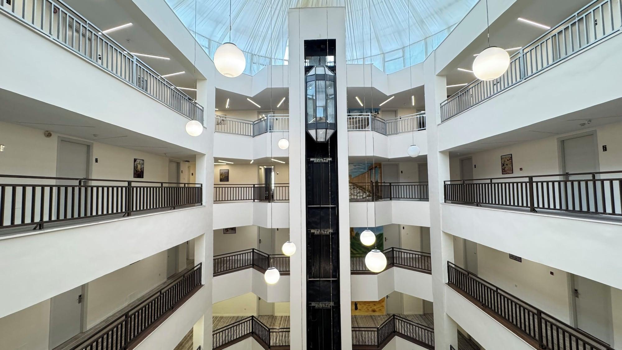 Varios Ammania Hotel