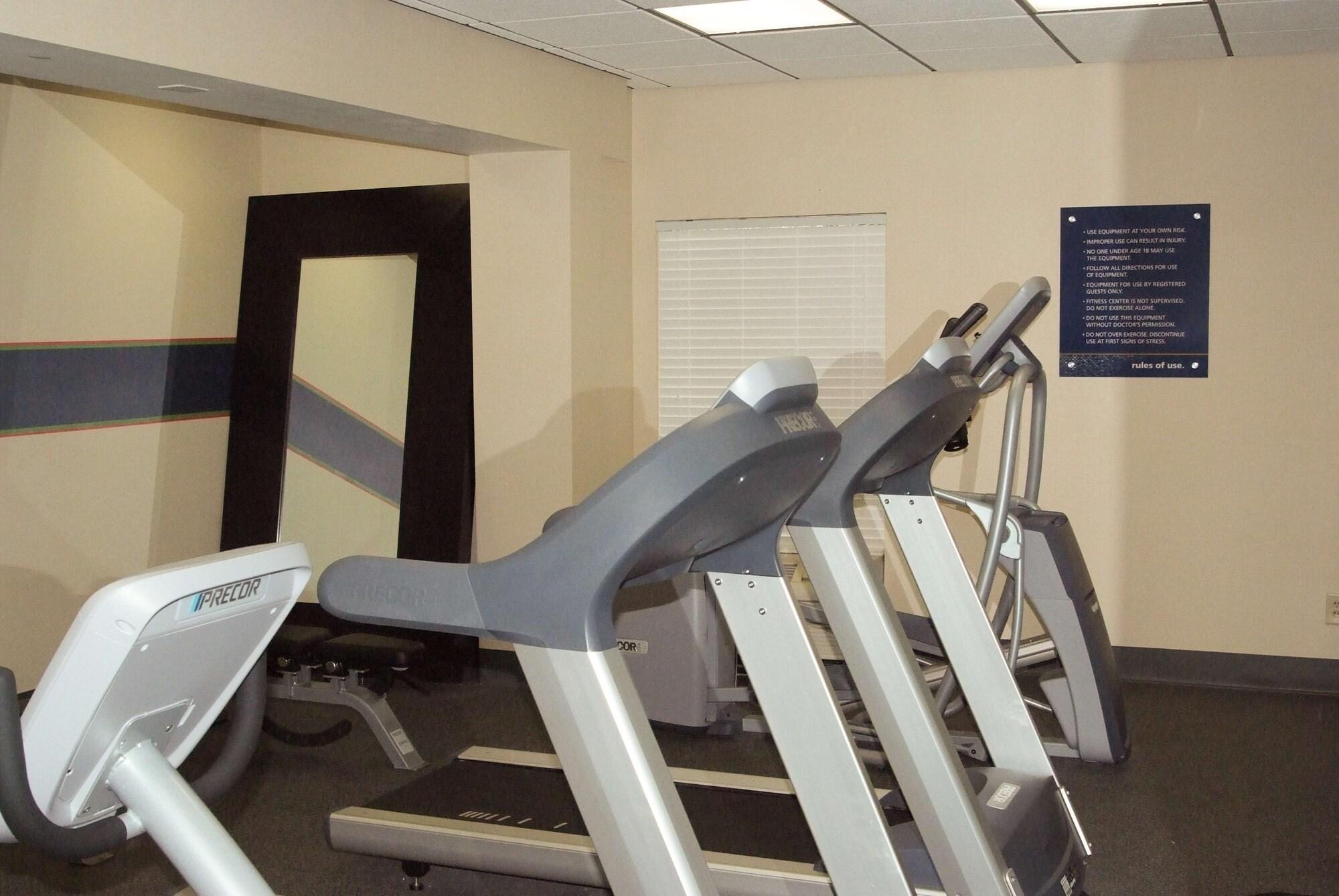 Gimnasio Hampton Inn Perry