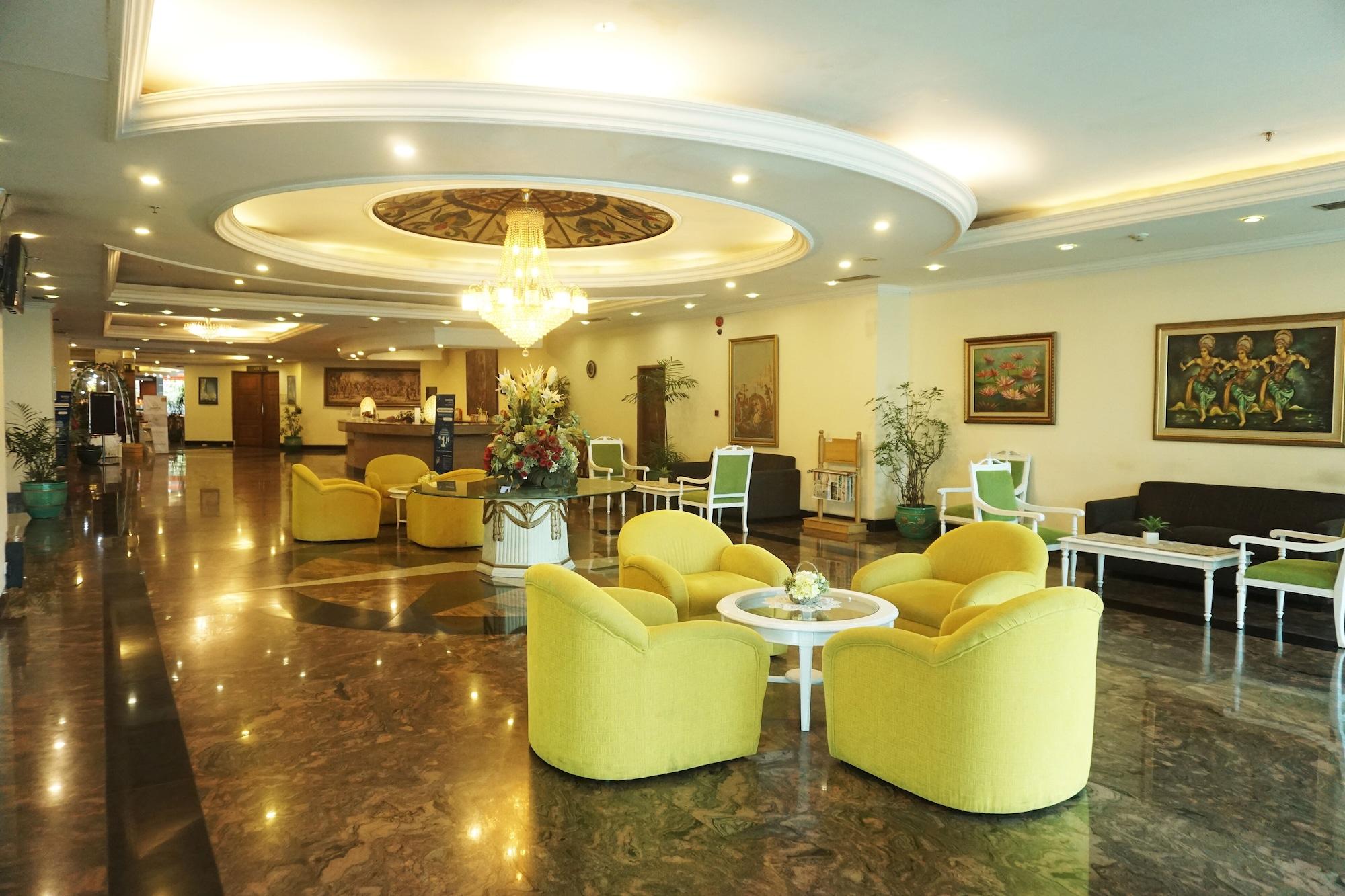 Vista Lobby Grand Pangrango