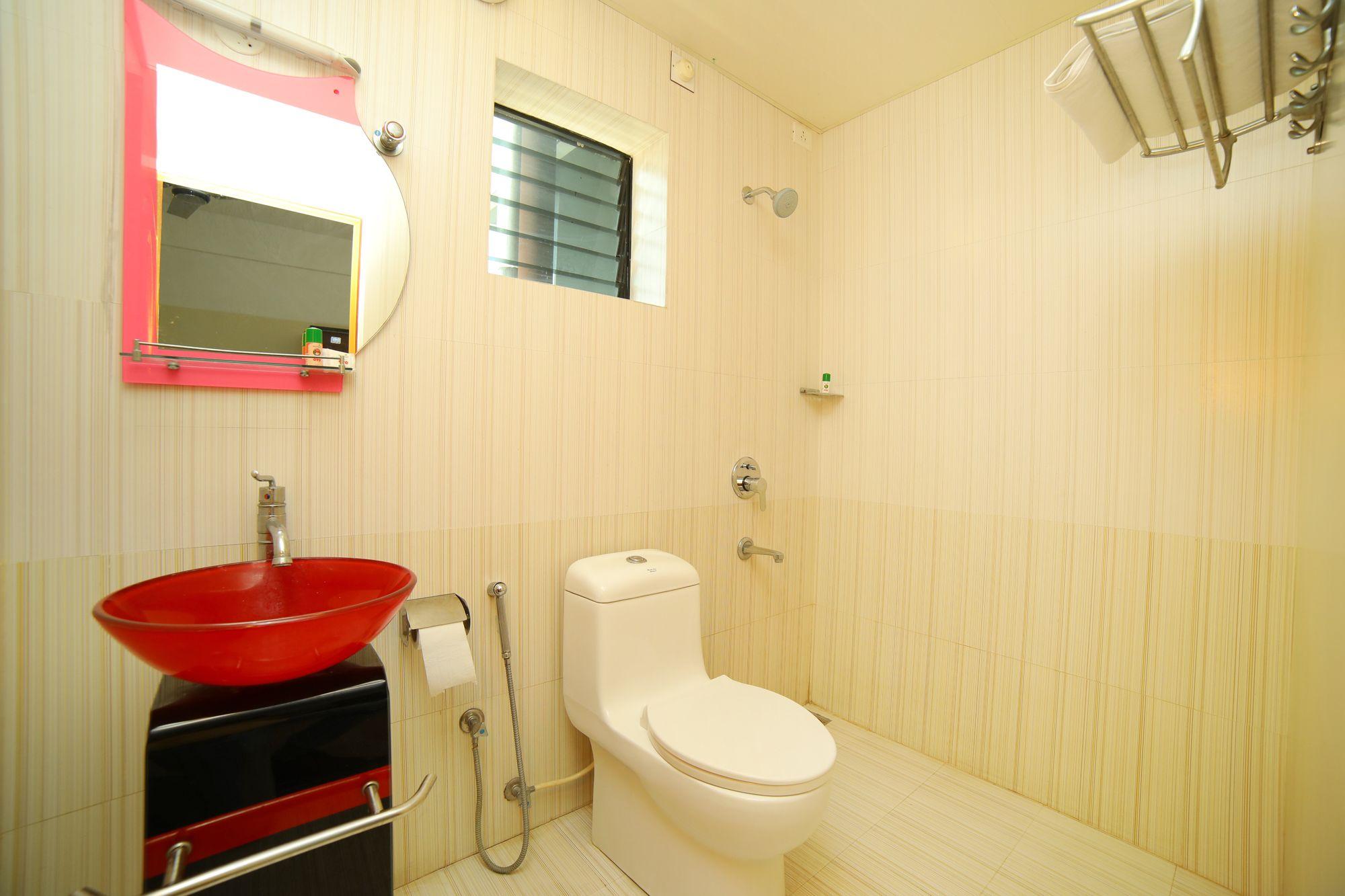 Equipamiento de Habitación OYO 2079 near Medical College