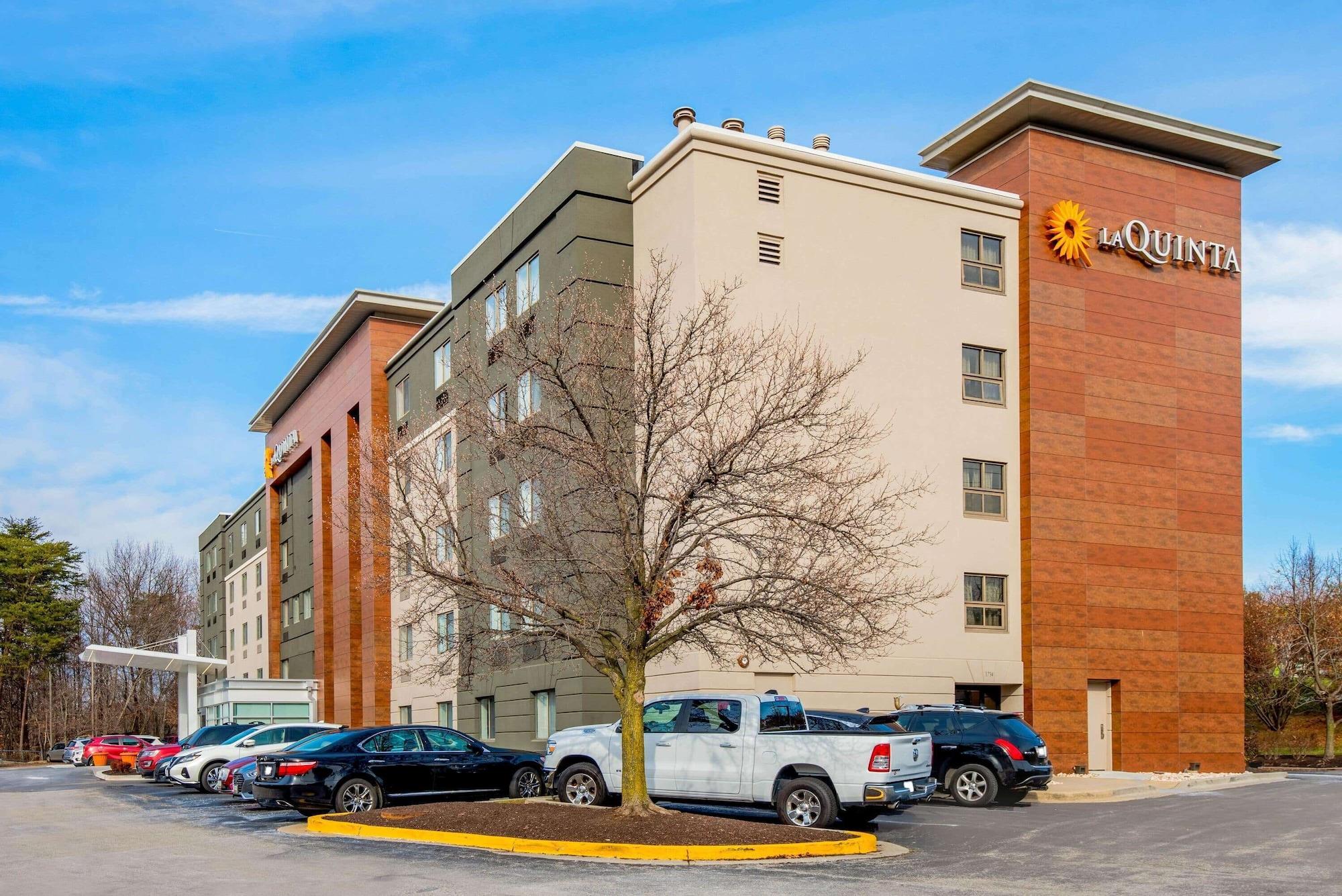 Vista Exterior La Quinta Inn & Suites by Wyndham Baltimore BWI Airport