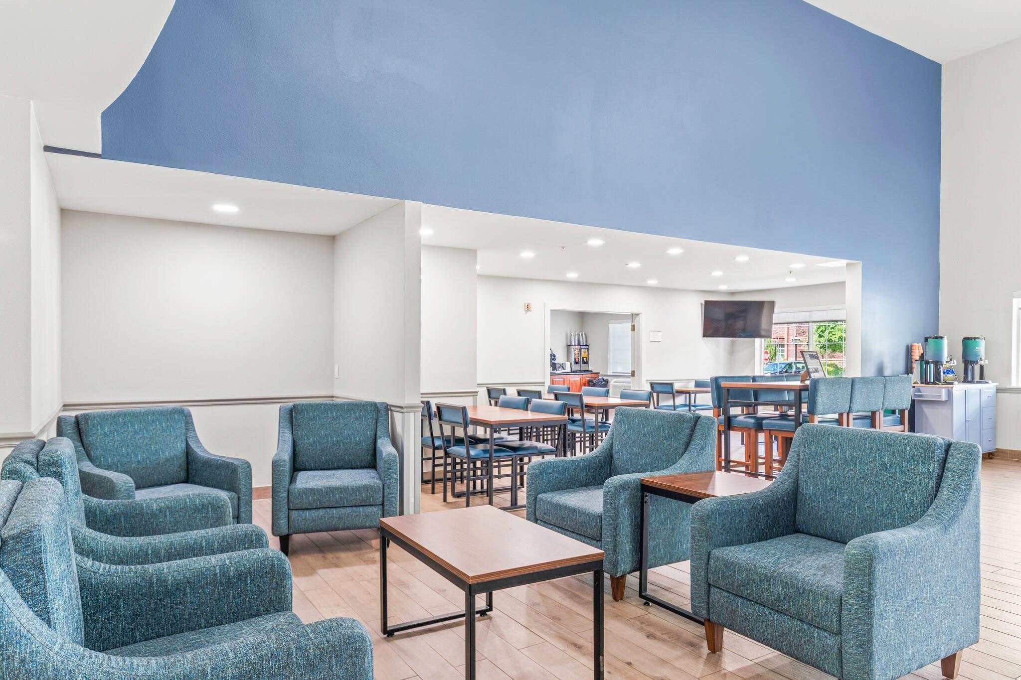 Vista Lobby Quality Inn & Suites On the River