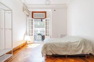 Alquiler Vacacional - Spacious 4-bedroom apartment with AC and WiFi in vibrant center Buenos Aires